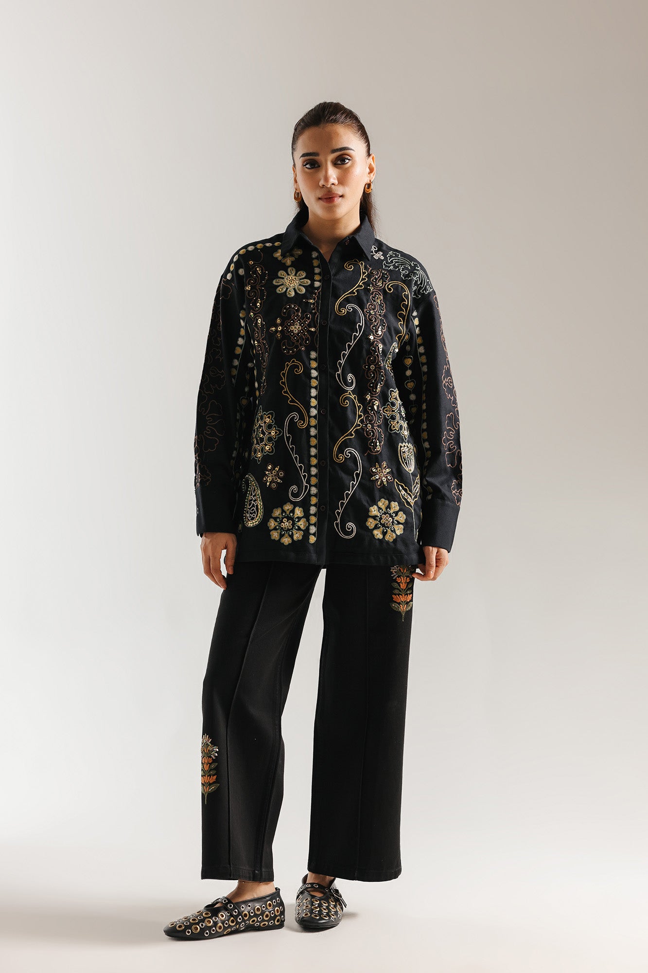 EMBROIDERED JEANS (E0220/120/901)