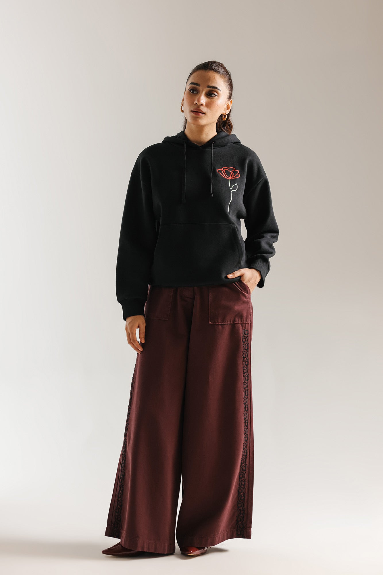 EMBROIDERED JEANS (E0230/120/306)