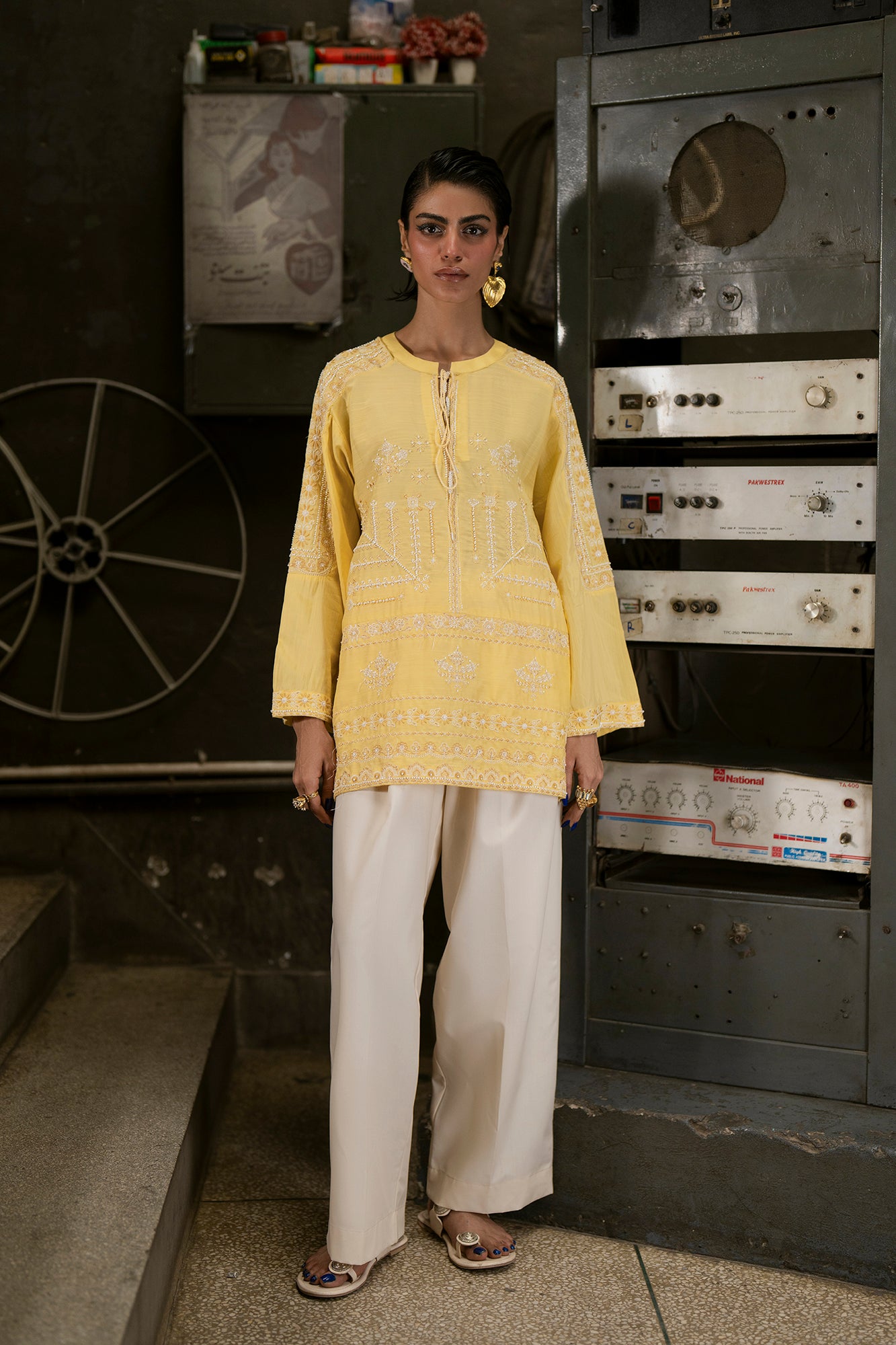 EMBROIDERED TOP (E0608/119/109)