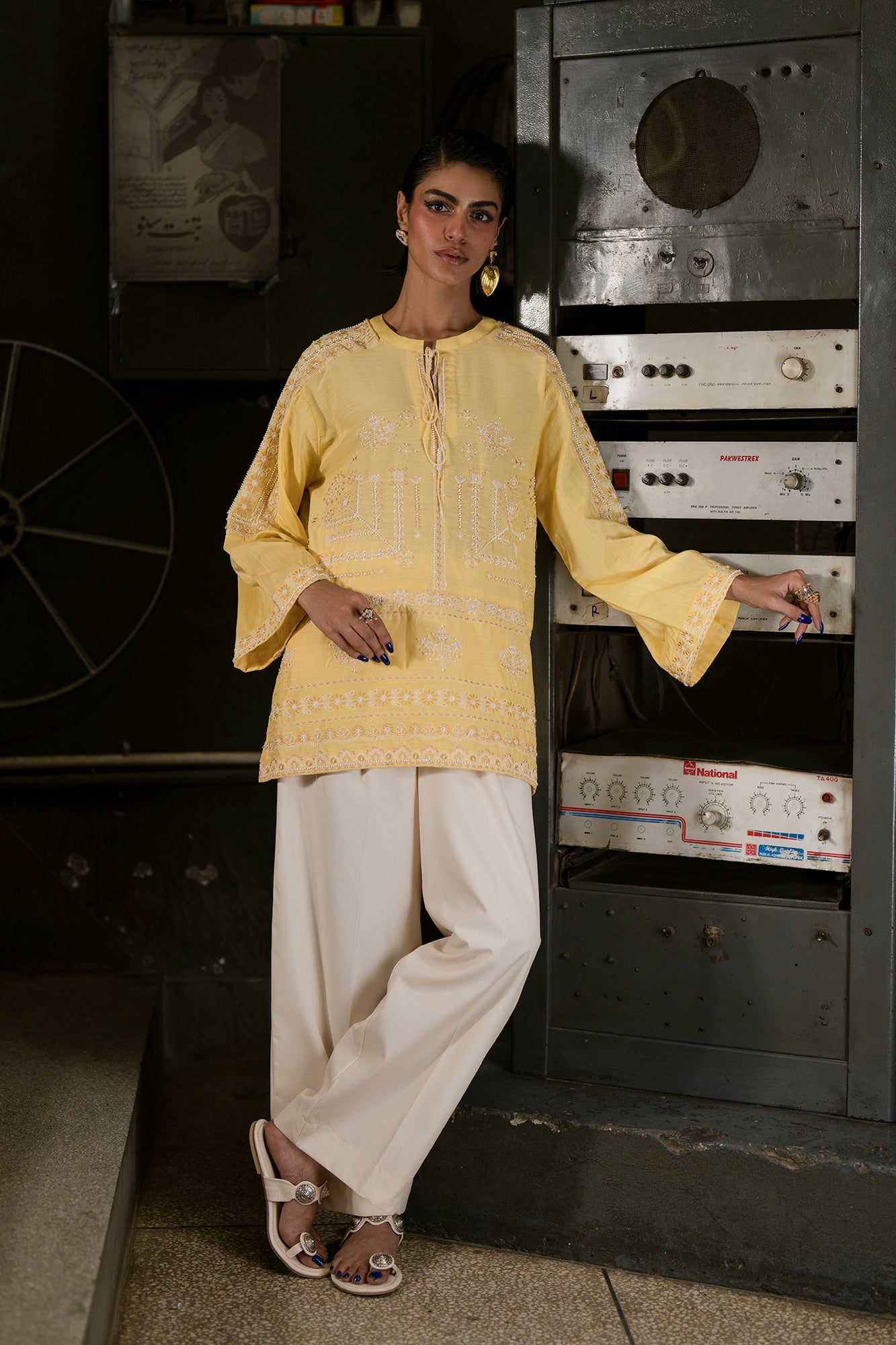 EMBROIDERED TOP (E0608/119/109)