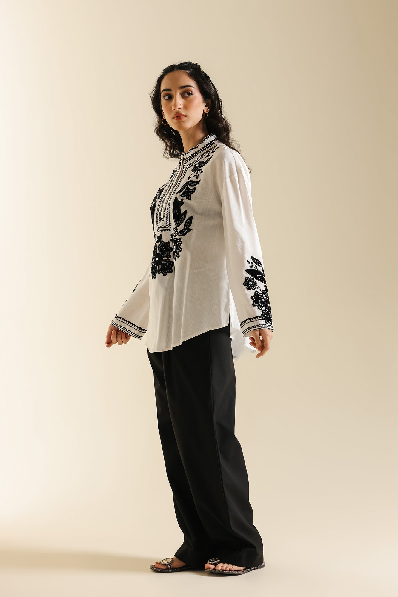 EMBROIDERED TOP (E0609/119/001)