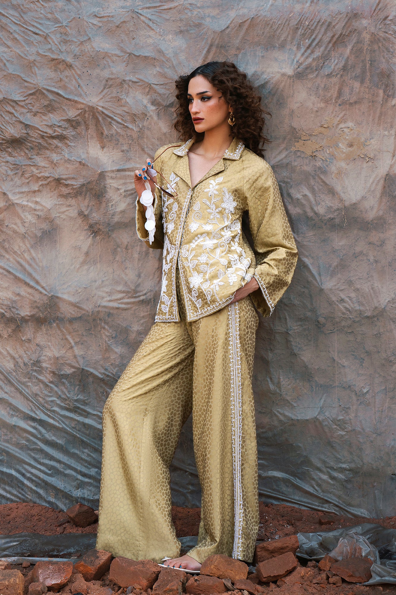 EMBROIDERED SUIT (E0621/119/121)