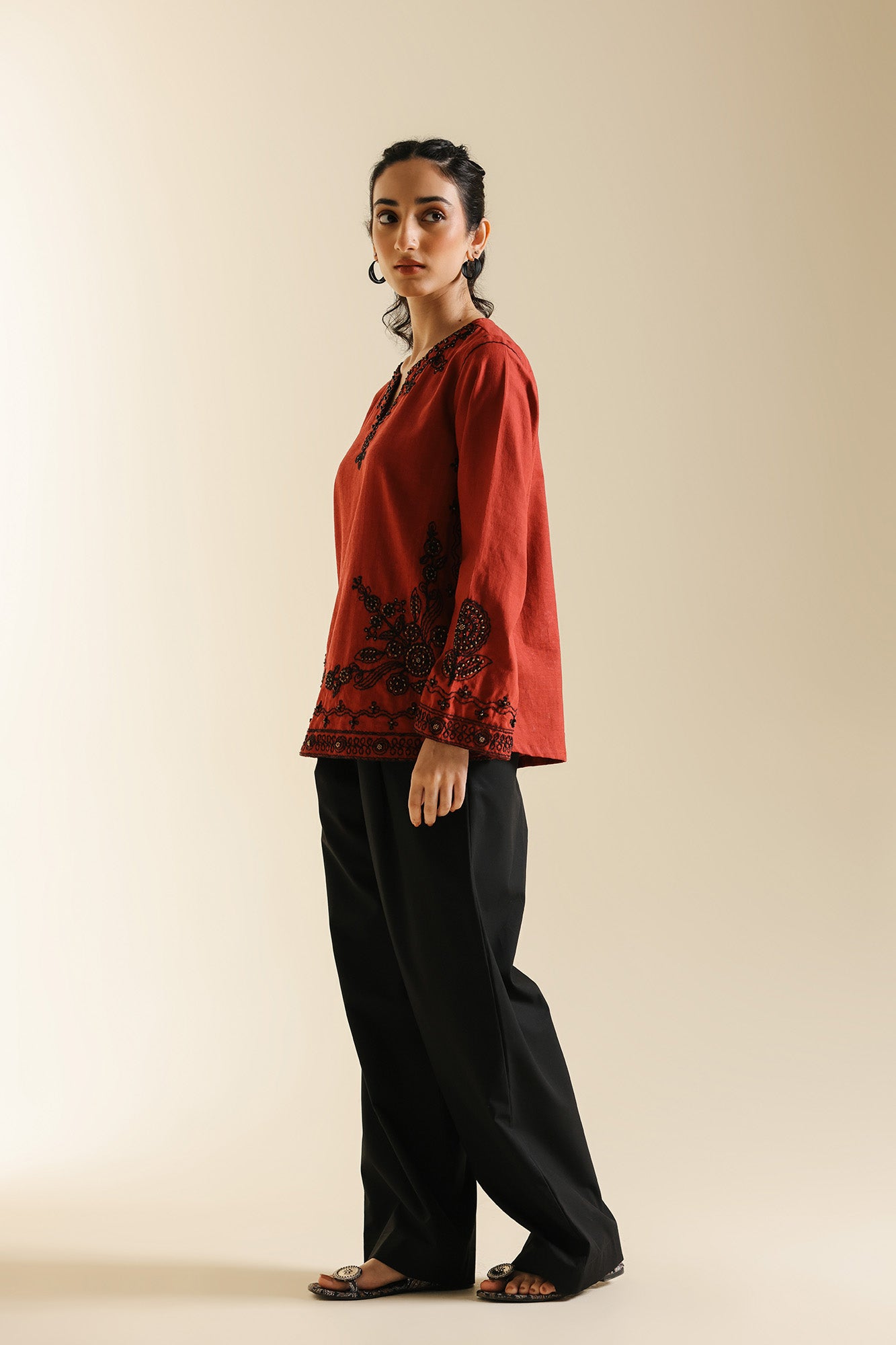 EMBROIDERED TOP (E0630/119/301)