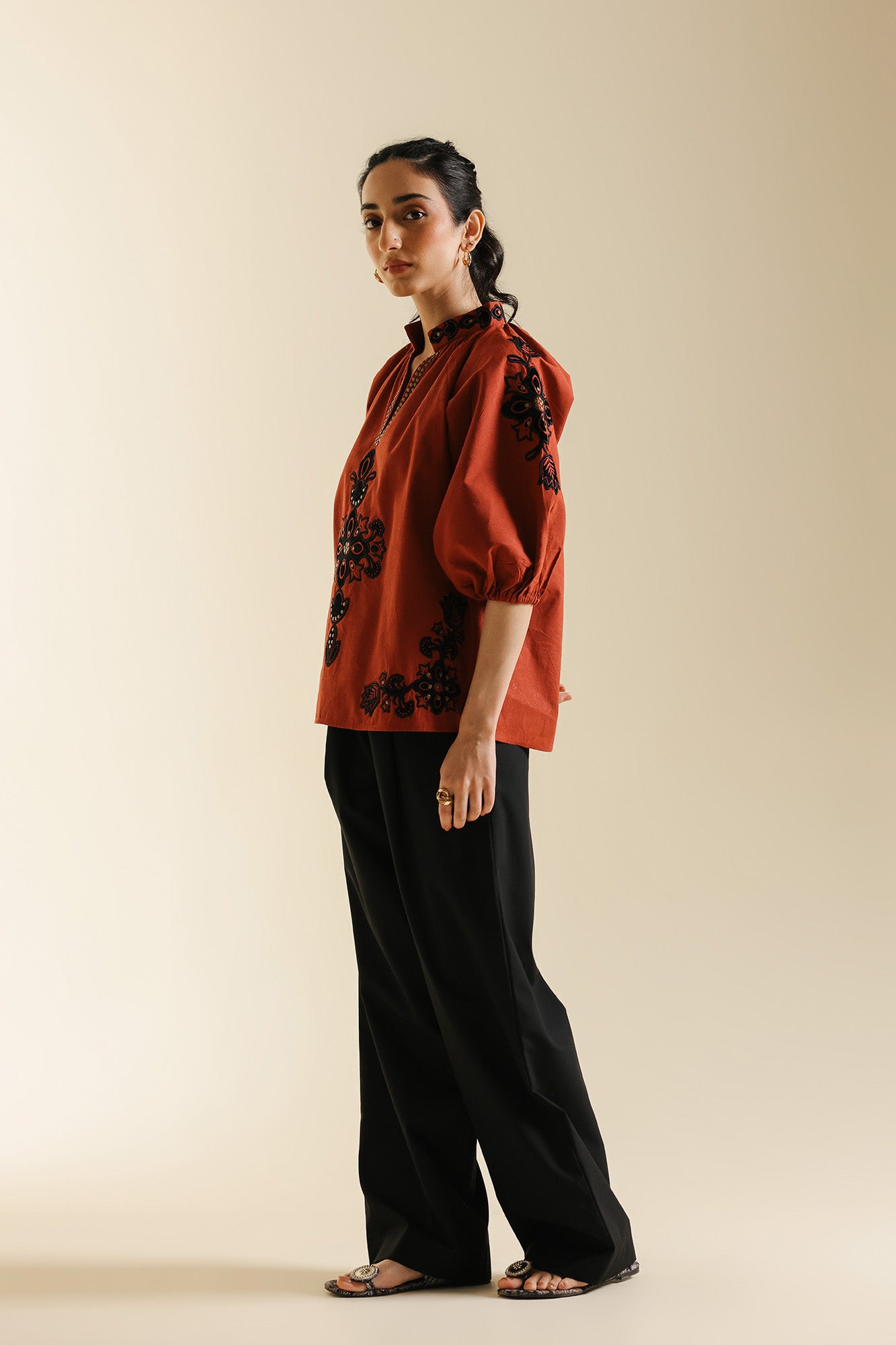EMBROIDERED TOP (E0635/119/209)