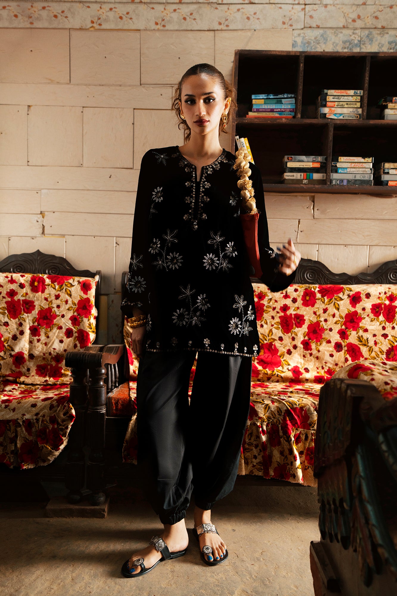 EMBROIDERED TOP (E0664/119/902)