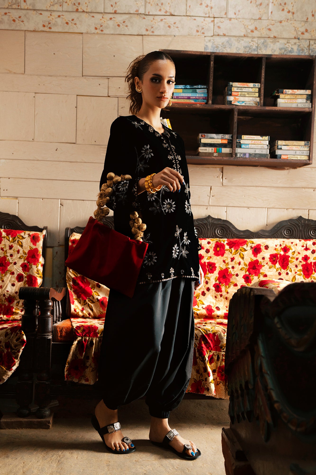 EMBROIDERED TOP (E0664/119/902)