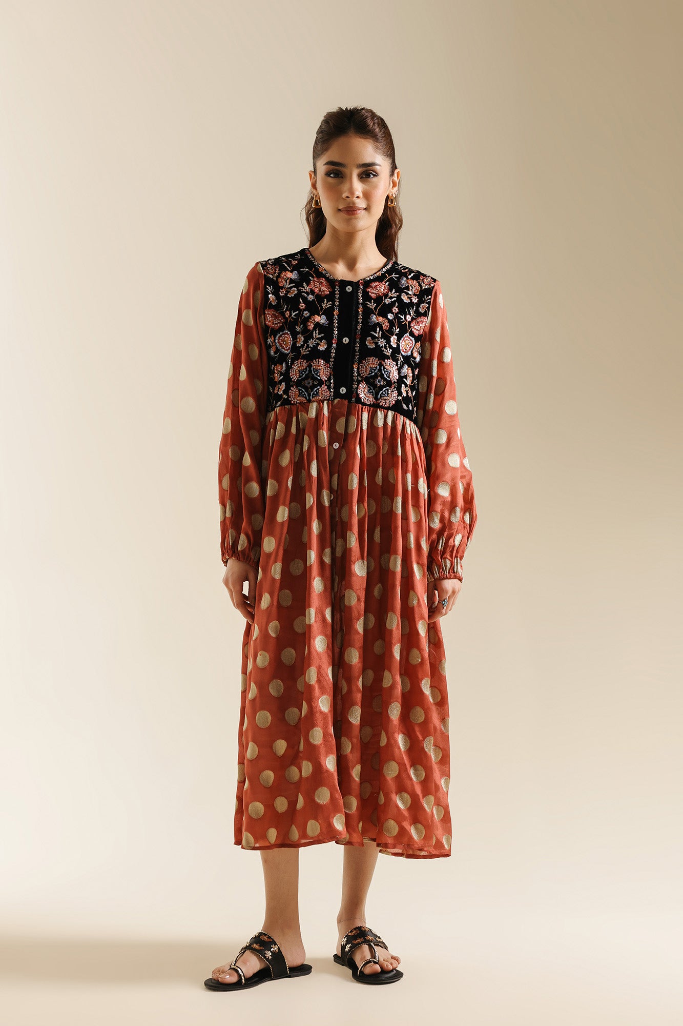 EMBROIDERED DRESS (E0667/119/902)