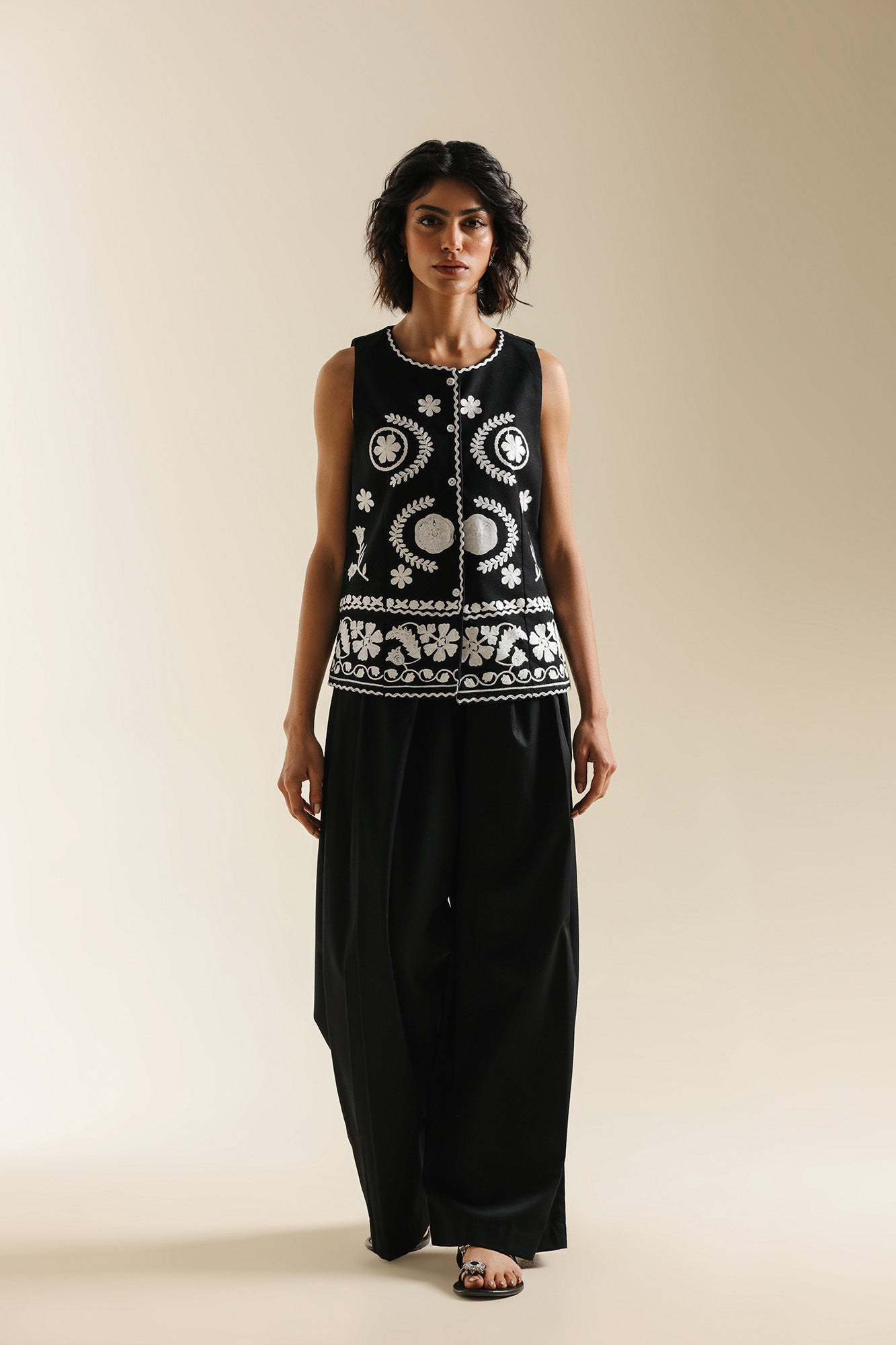 EMBROIDERED WAISTCOAT (E0672/119/902)