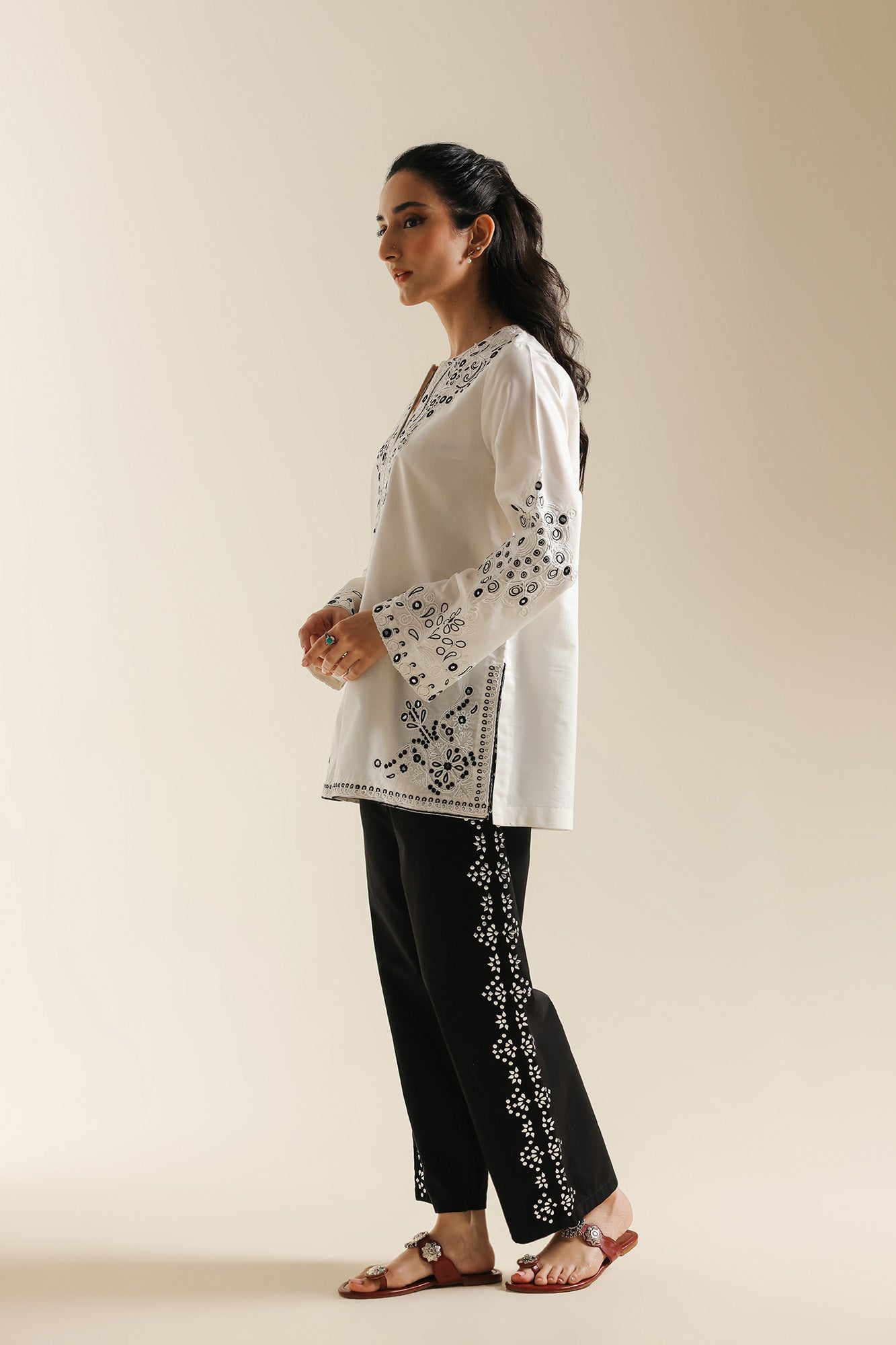 EMBROIDERED TOP (E0703/119/005)