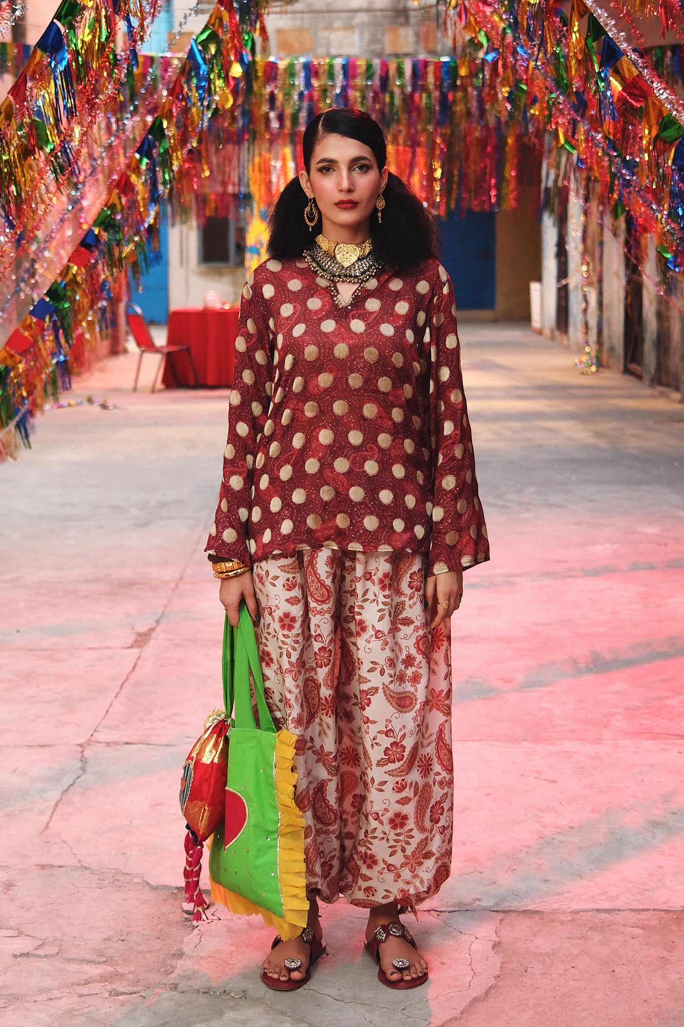EMBROIDERED SUIT (E0720/119/305)
