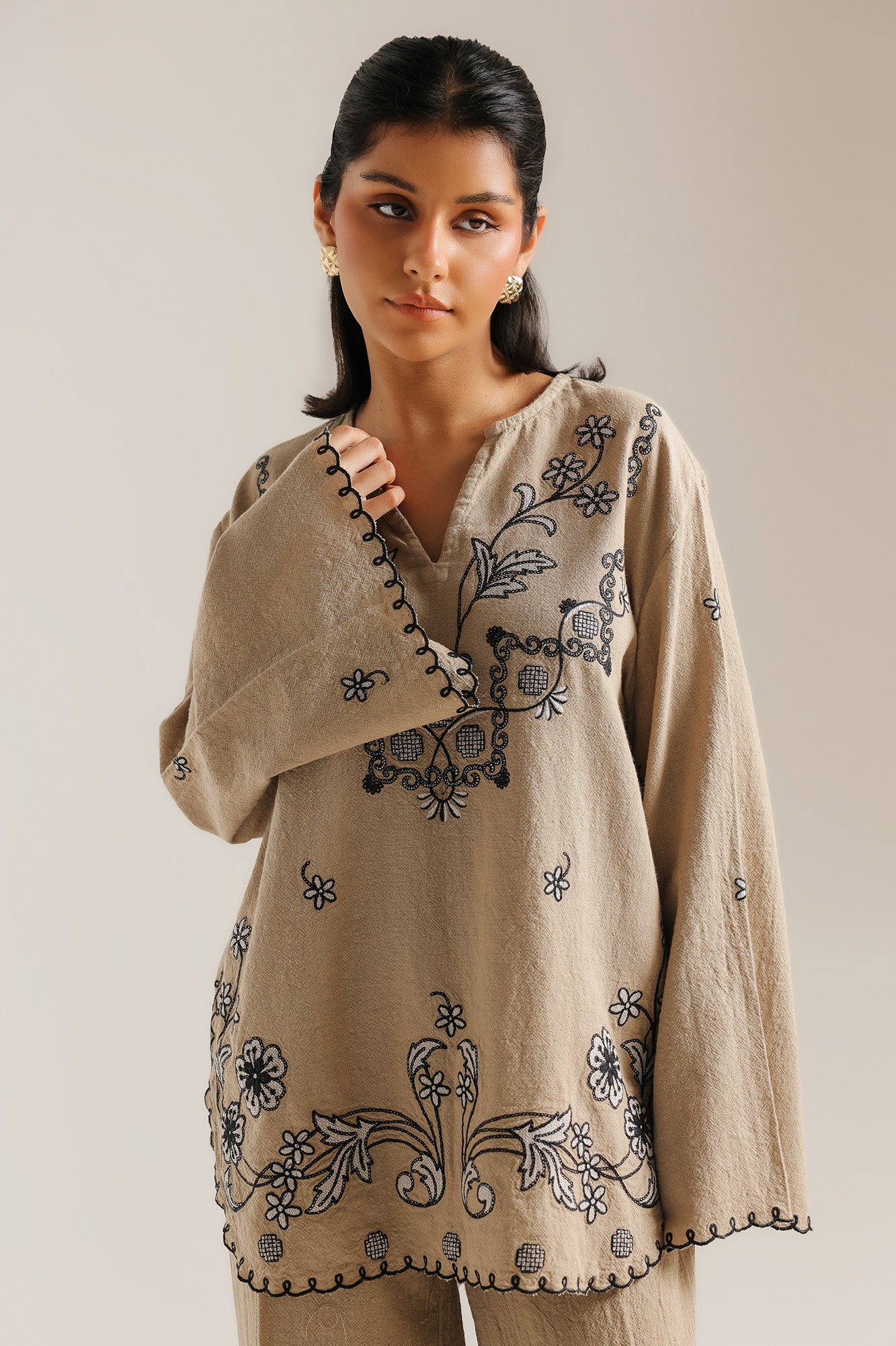 EMBROIDERED SUIT (E0792/106/806)