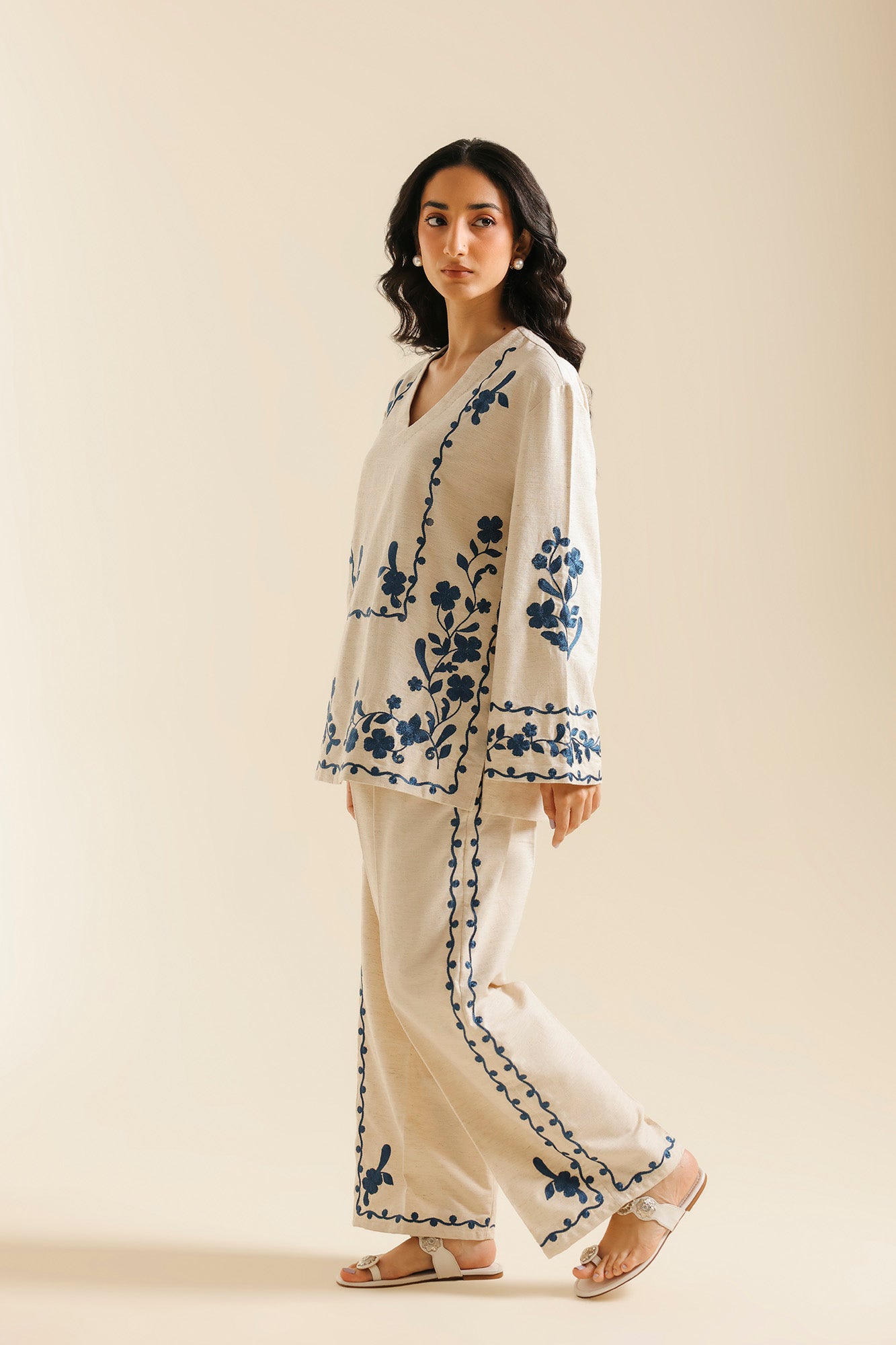 EMBROIDERED SUIT (E0893/119/004)