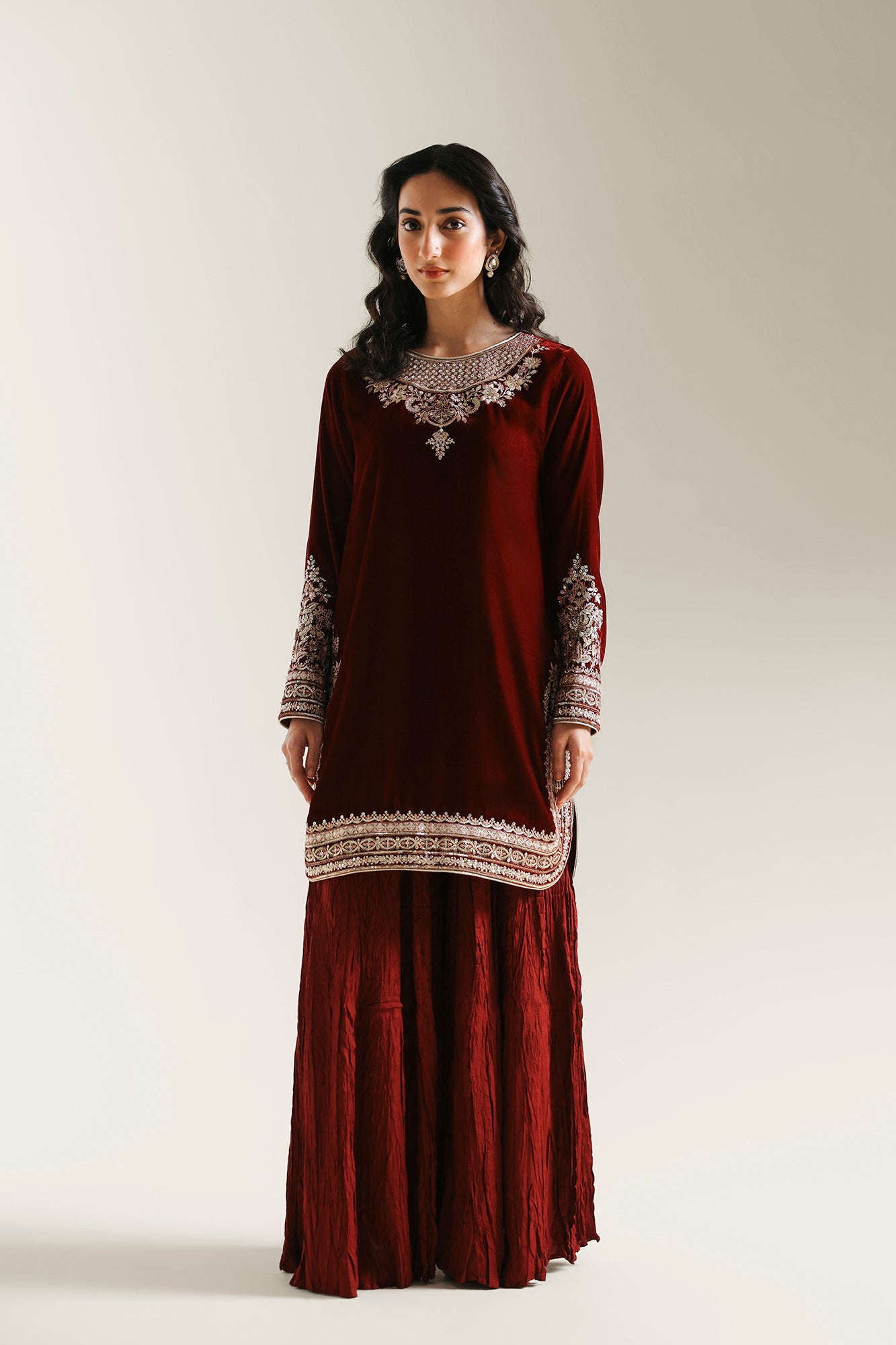 EMBROIDERED SUIT (E0962/104/414)