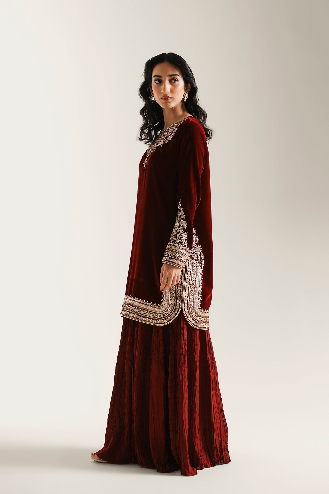 EMBROIDERED SUIT (E0962/104/414)