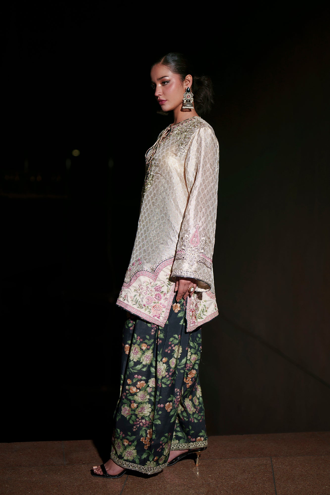 EMBROIDERED SUIT (E1014/104/002)