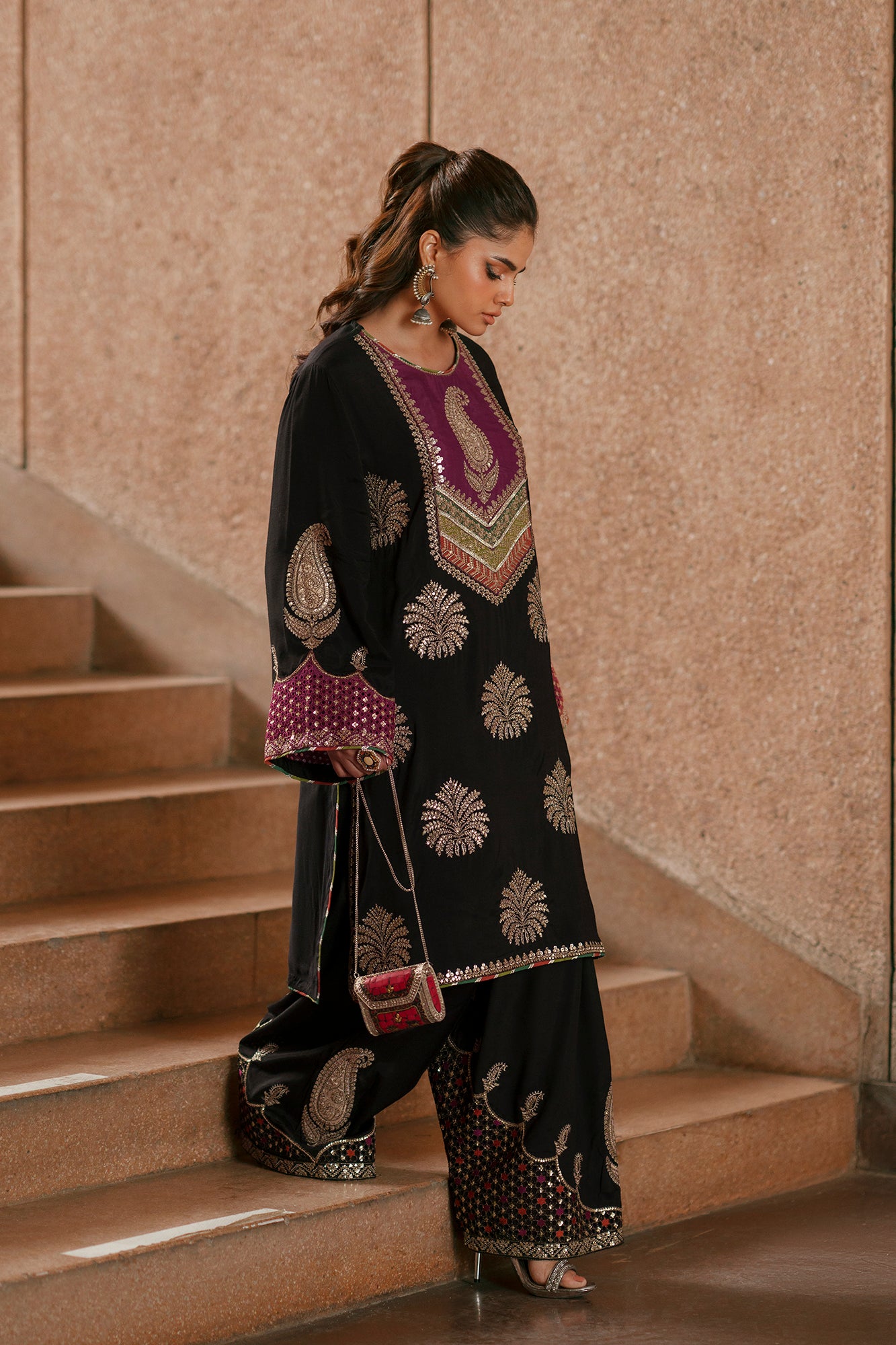 EMBROIDERED SUIT (E1022/104/902)