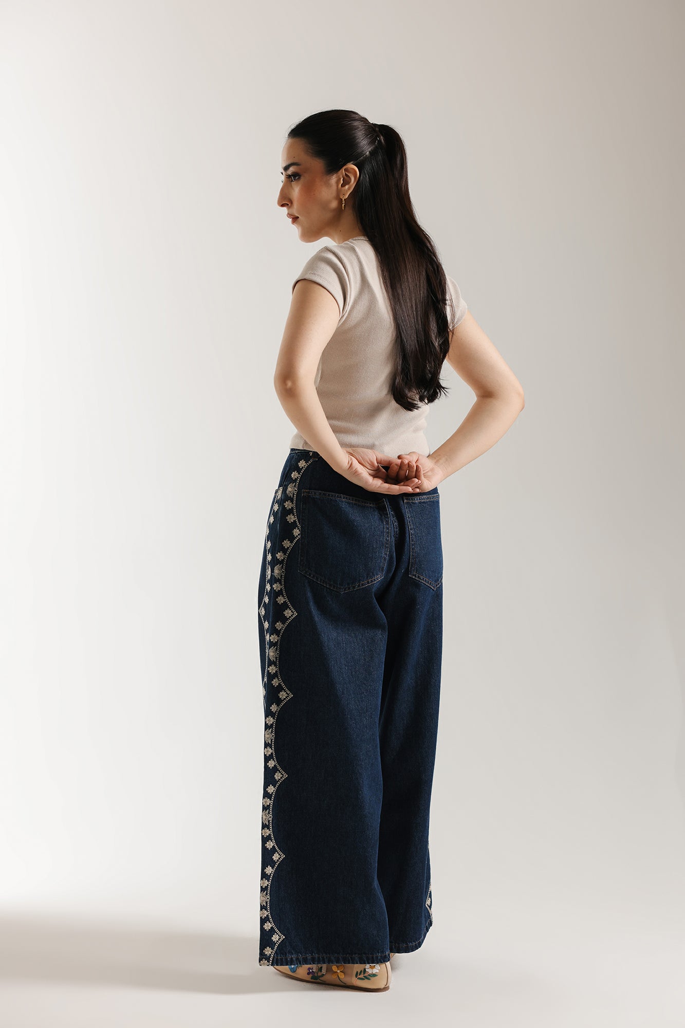 EMBROIDERED JEANS (E1027/101/622)
