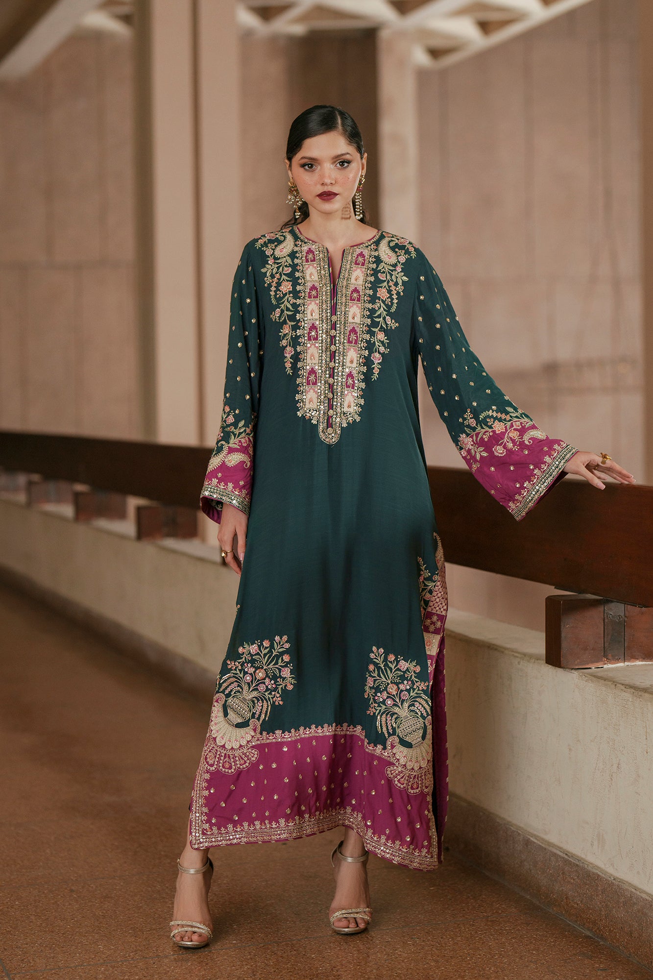 EMBROIDERED KAFTAN (E1031/104/712)