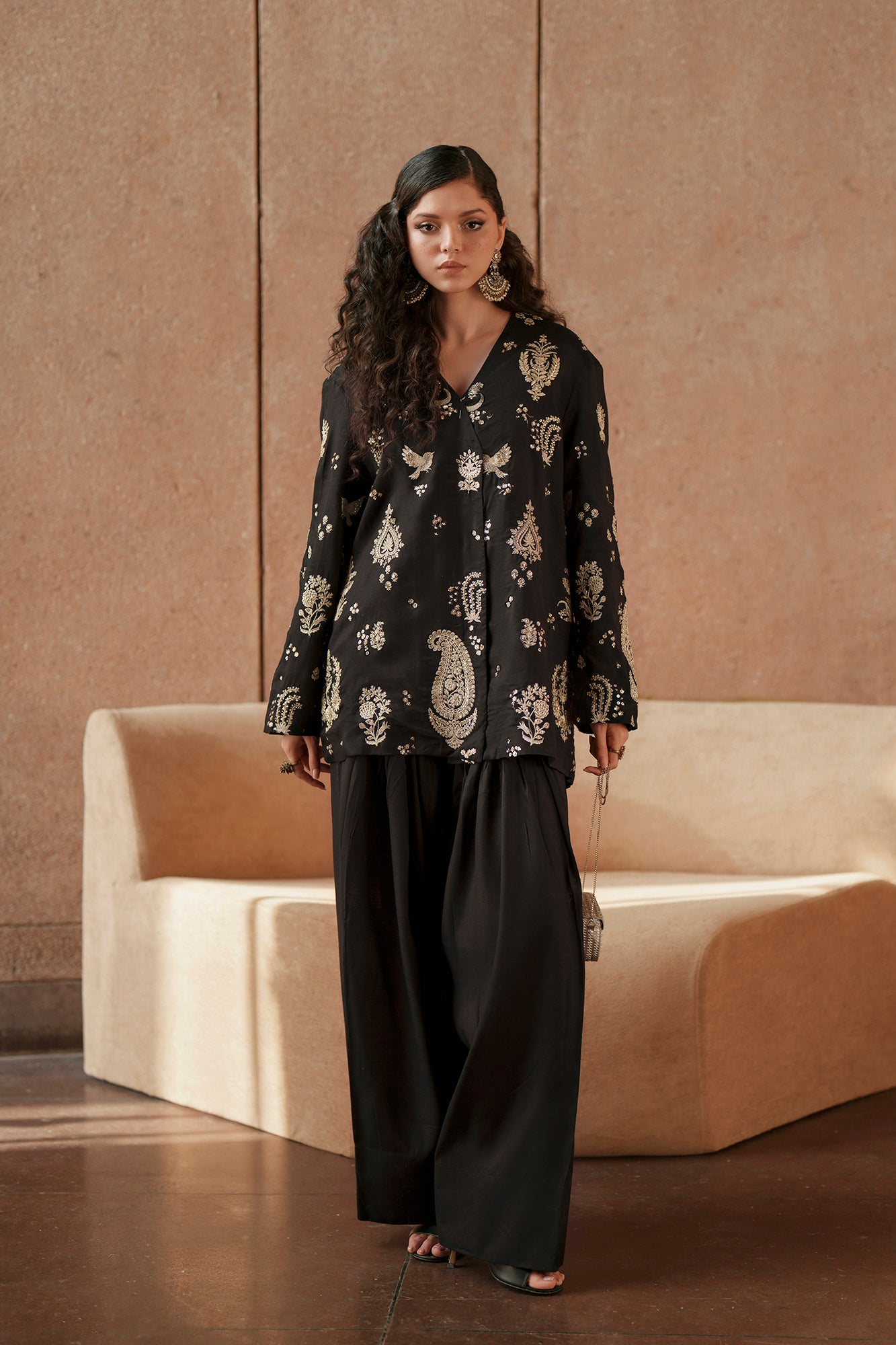 EMBROIDERED SUIT (E1043/104/902)