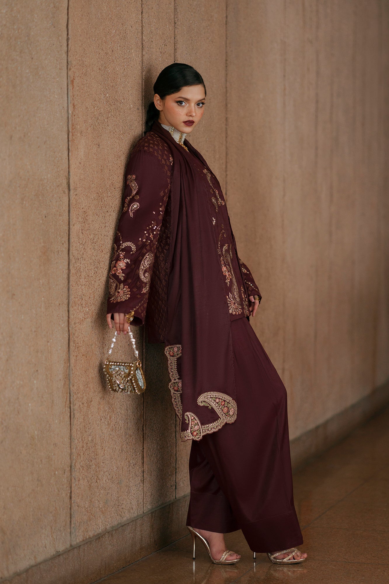 EMBROIDERED SUIT (E1048/104/318)
