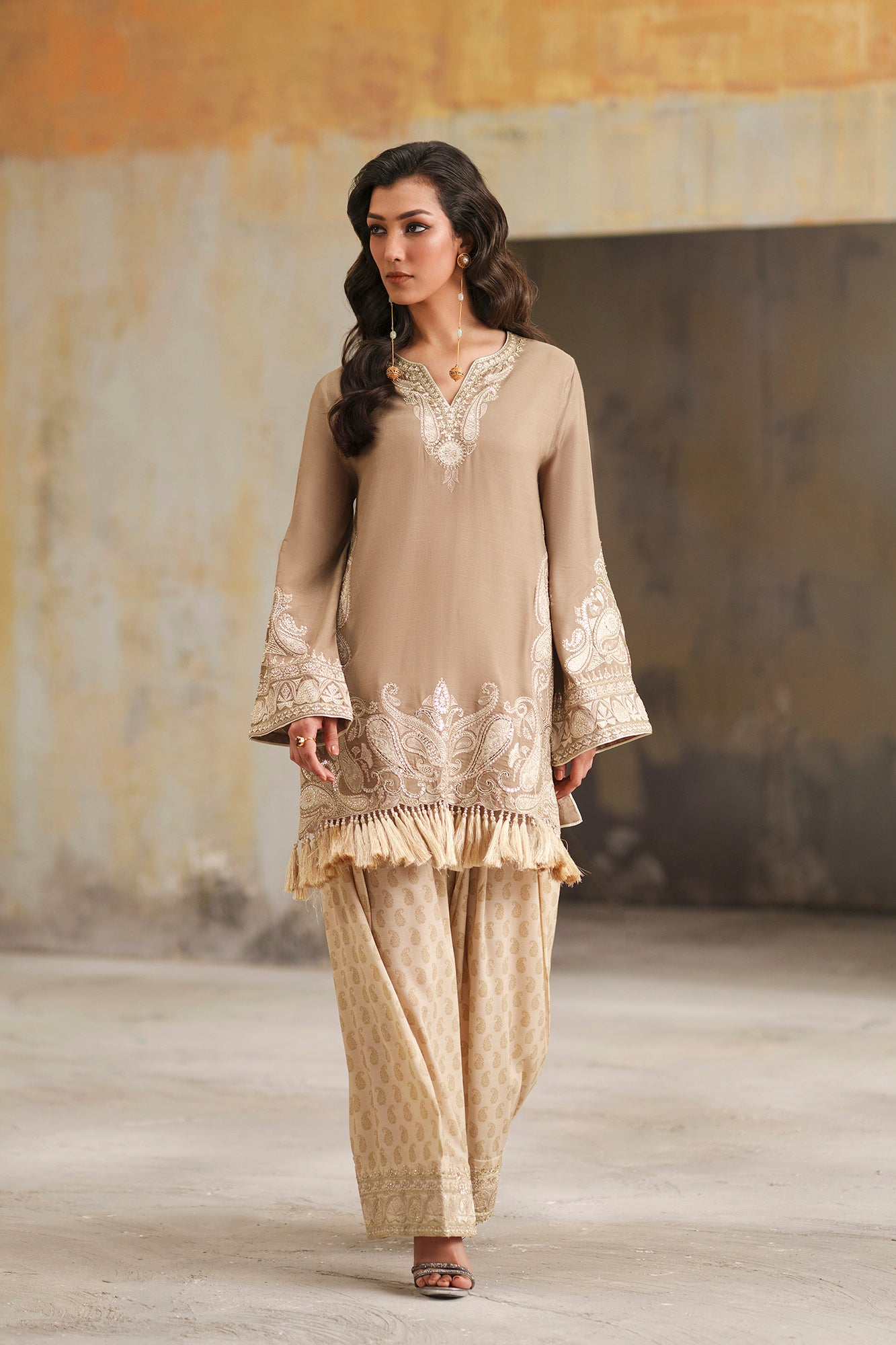 EMBROIDERED SUIT (E1052/104/808)