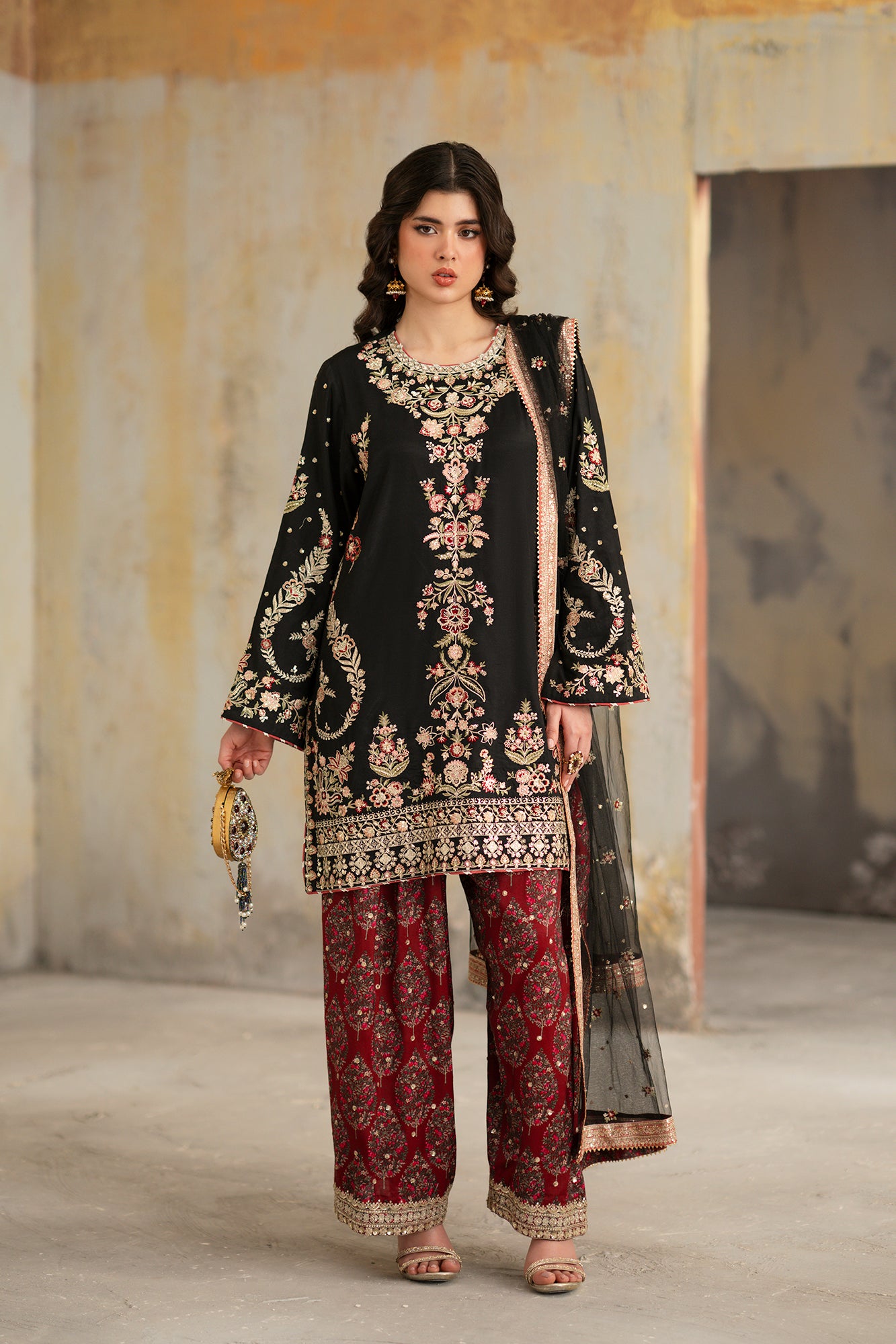 EMBROIDERED SUIT (E1062/104/902)