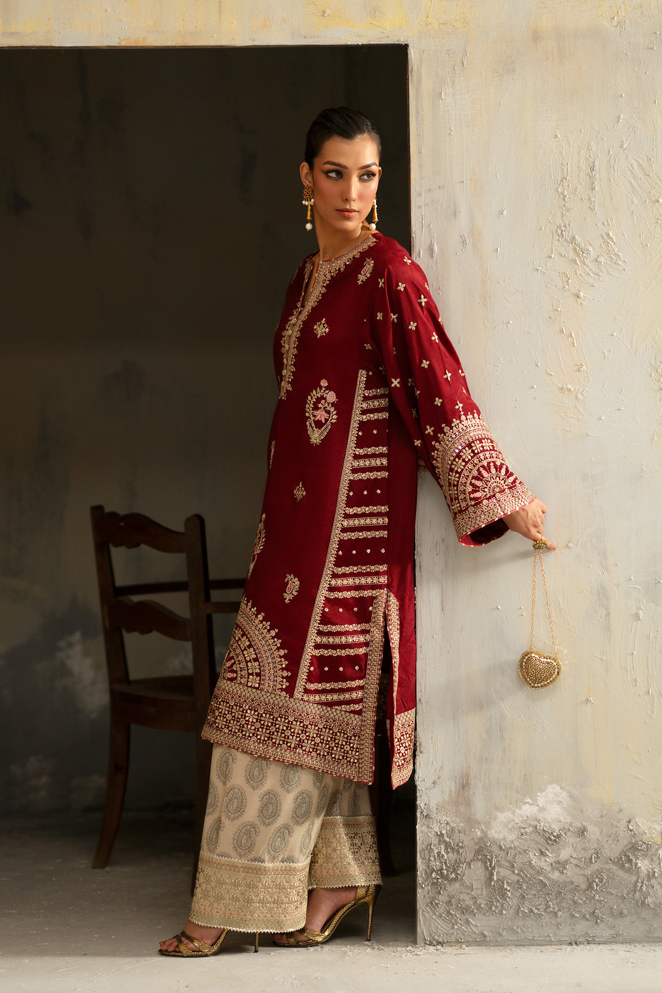 EMBROIDERED SUIT (E1070/104/305)