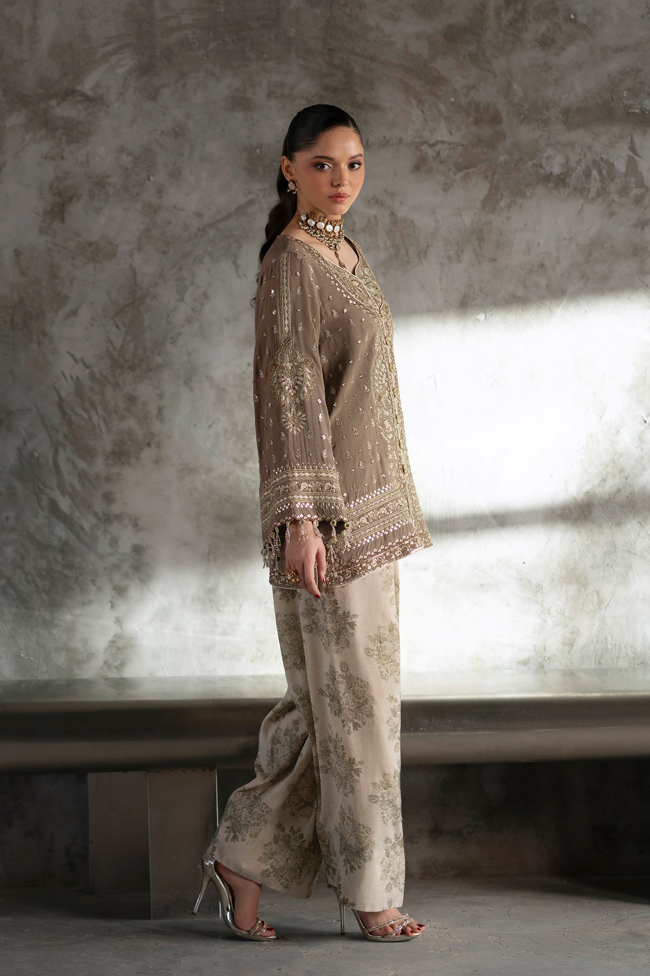 EMBROIDERED SUIT (E1085/104/118)
