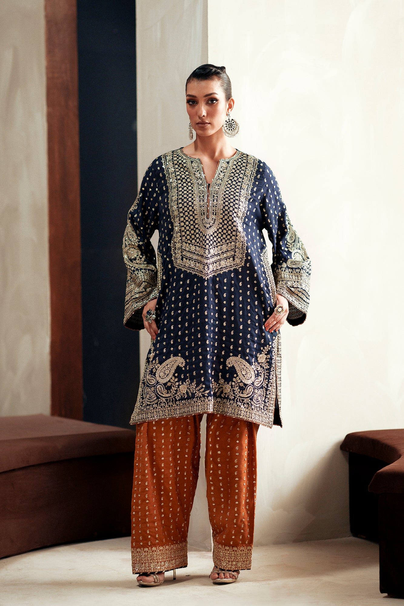 EMBROIDERED SUIT (E1093/104/623)