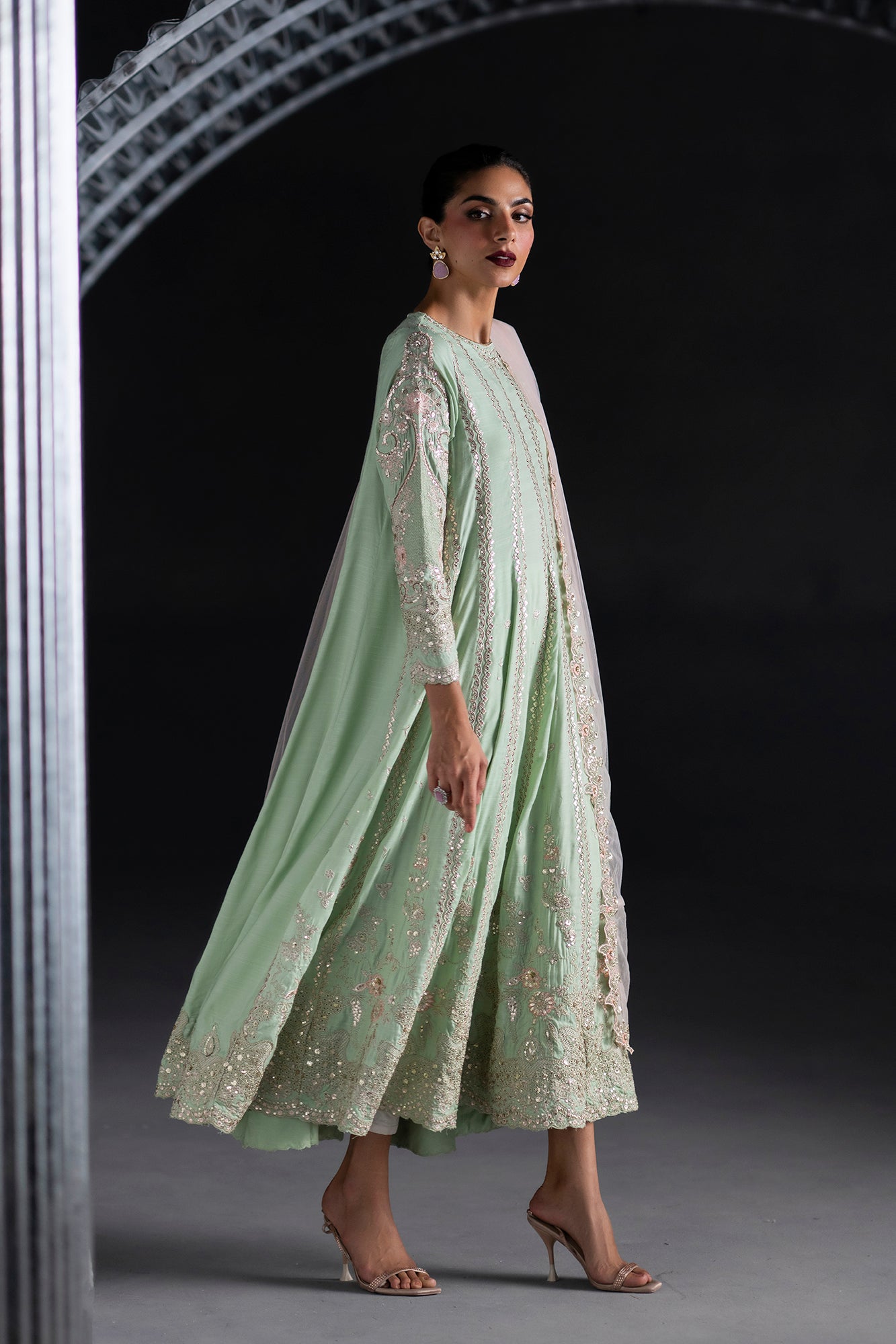 EMBROIDERED SUIT (E1099/104/725)