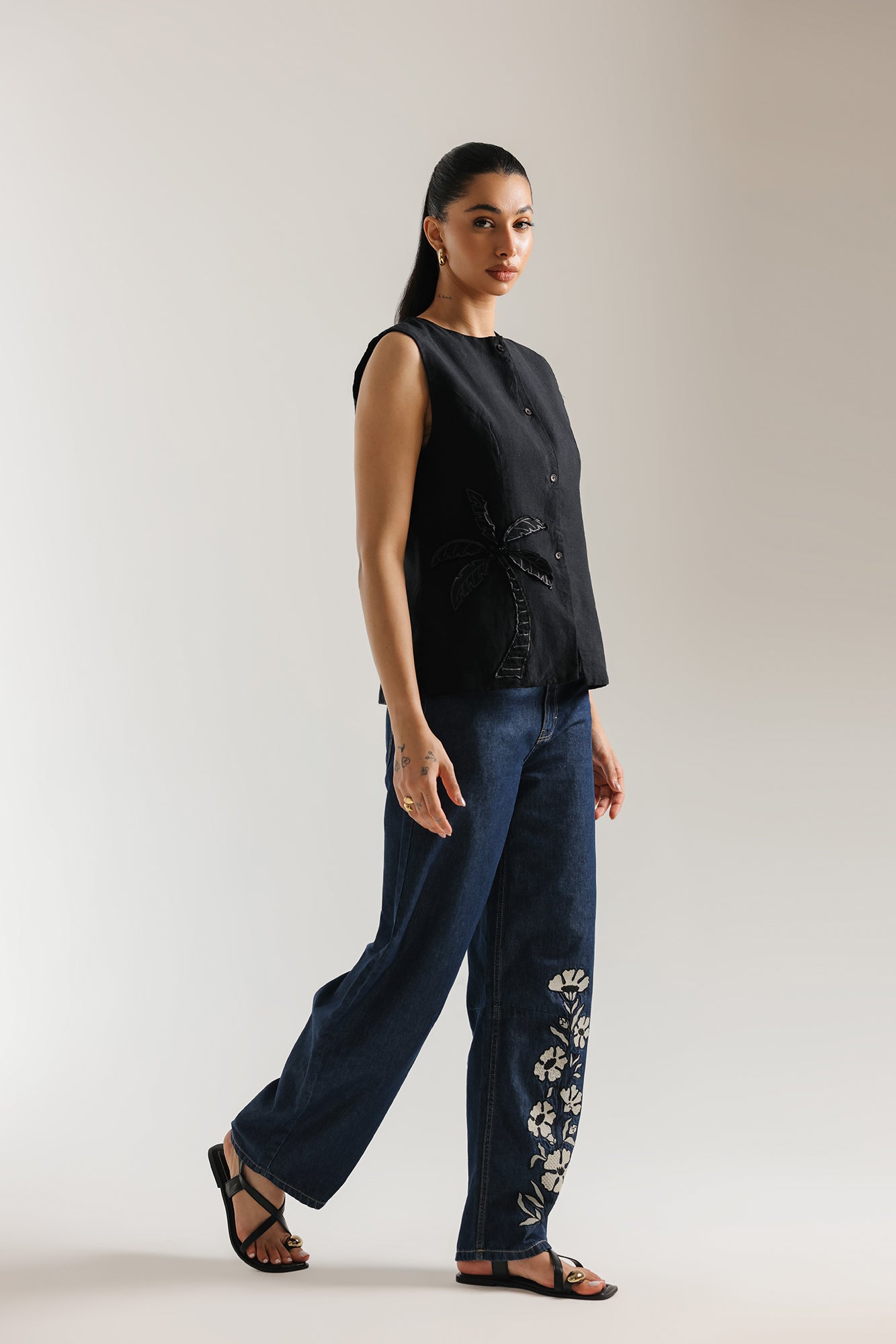 EMBROIDERED WAISTCOAT (E1142/101/902)