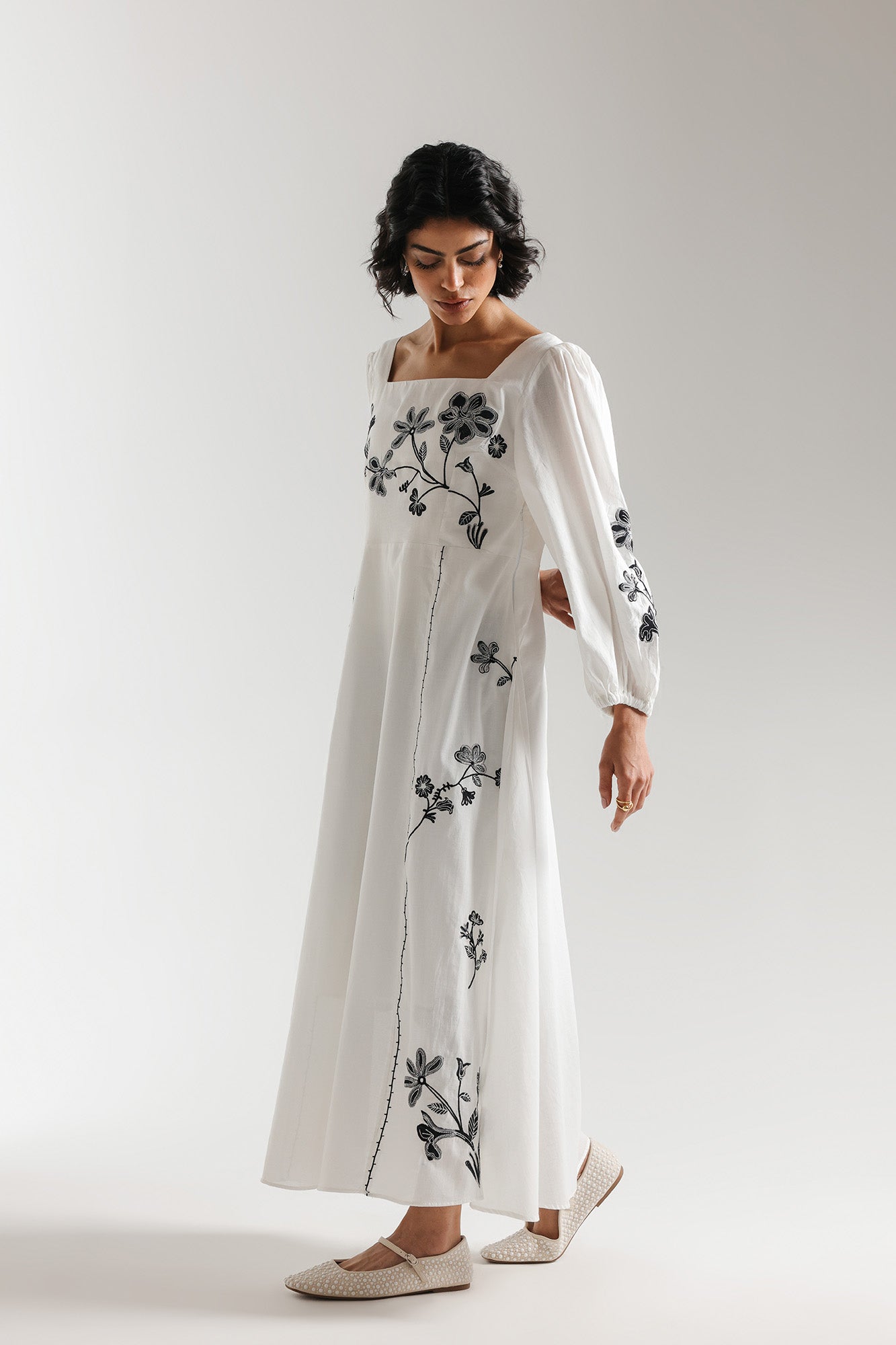EMBROIDERED DRESS (E3071/108/001)