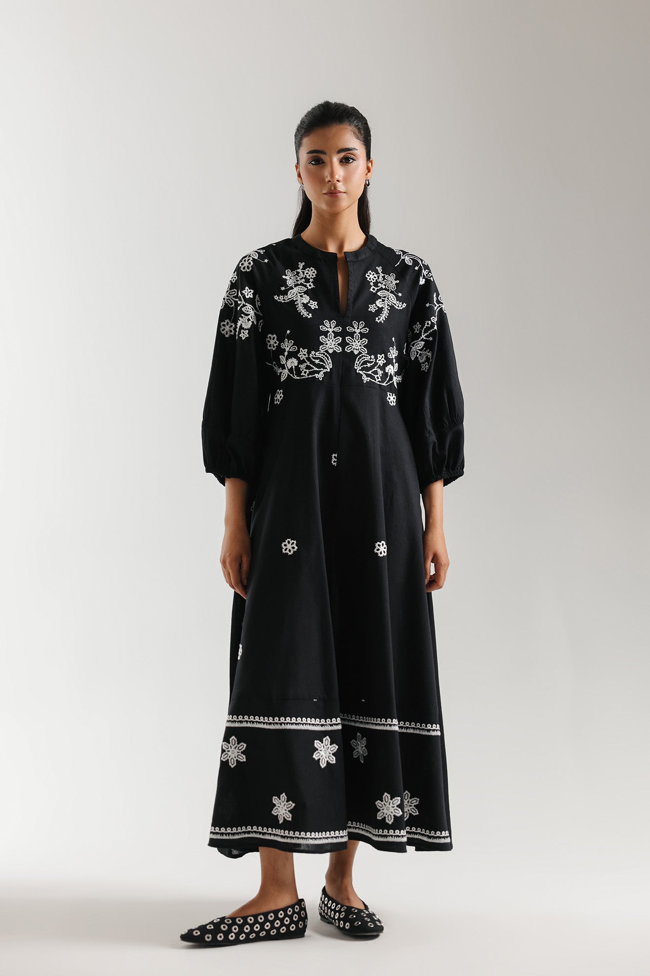 EMBROIDERED DRESS (E3072/108/902)