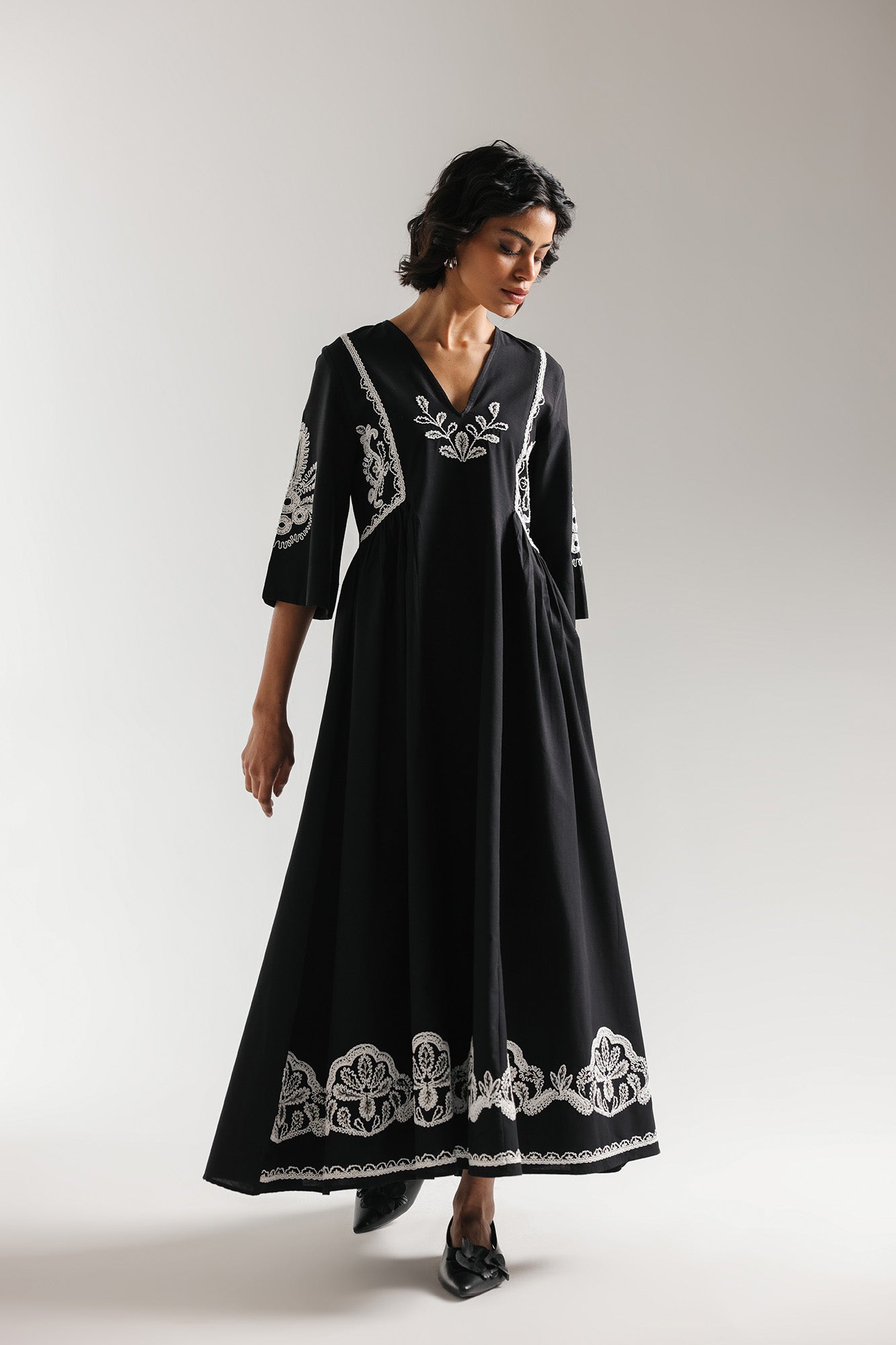 EMBROIDERED DRESS (E3079/108/902)