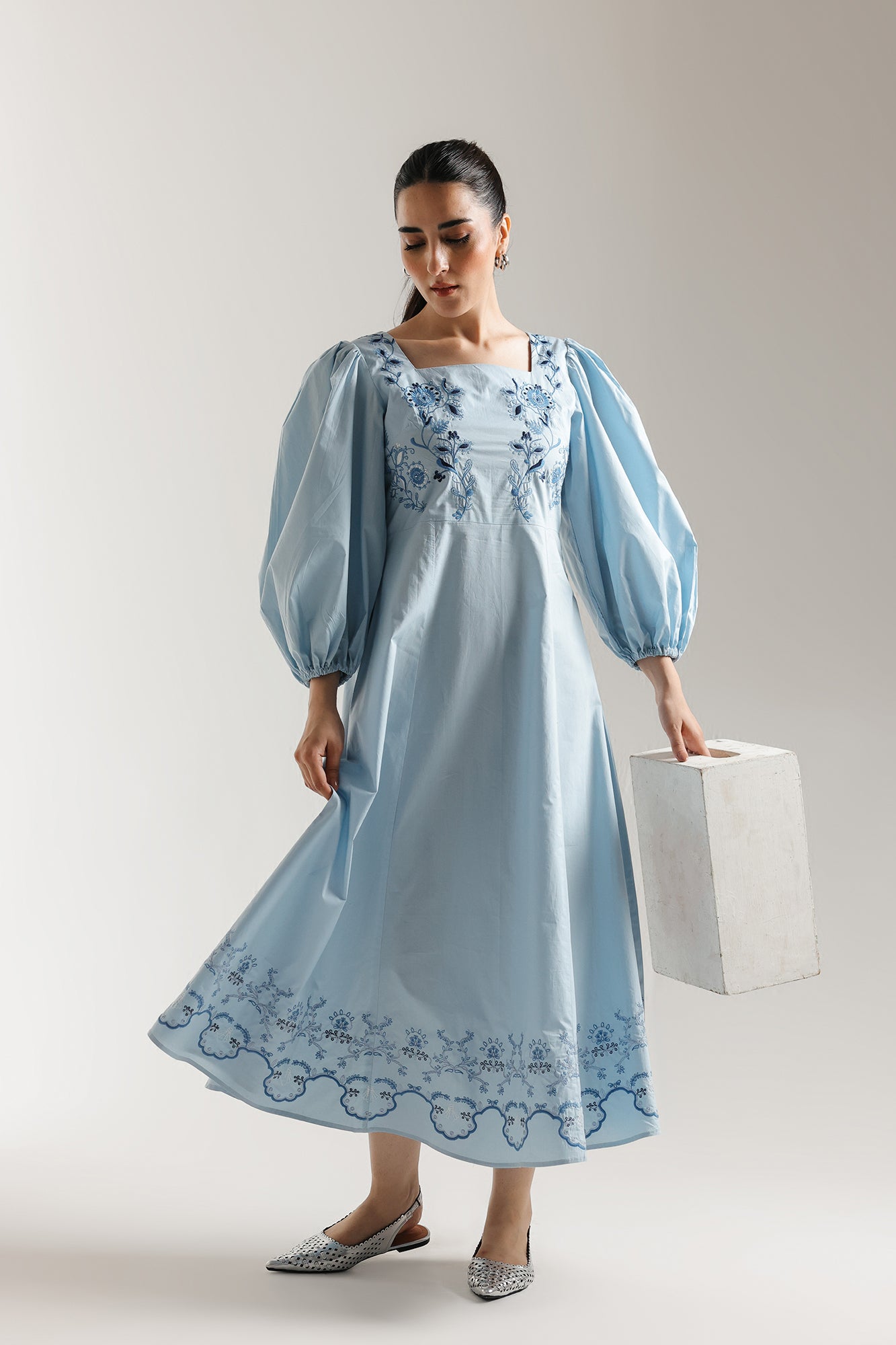 EMBROIDERED DRESS (E3089/108/611)