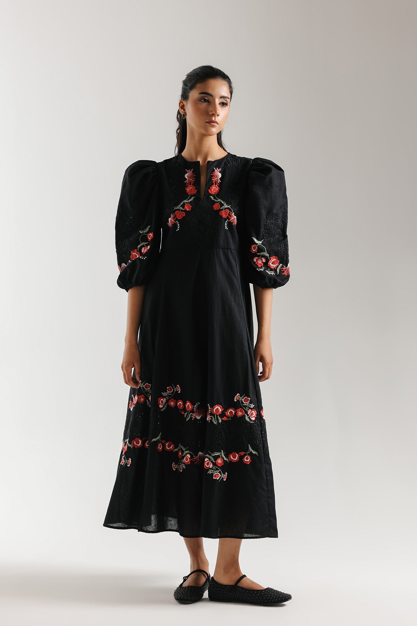 EMBROIDERED DRESS (E3191/108/902)