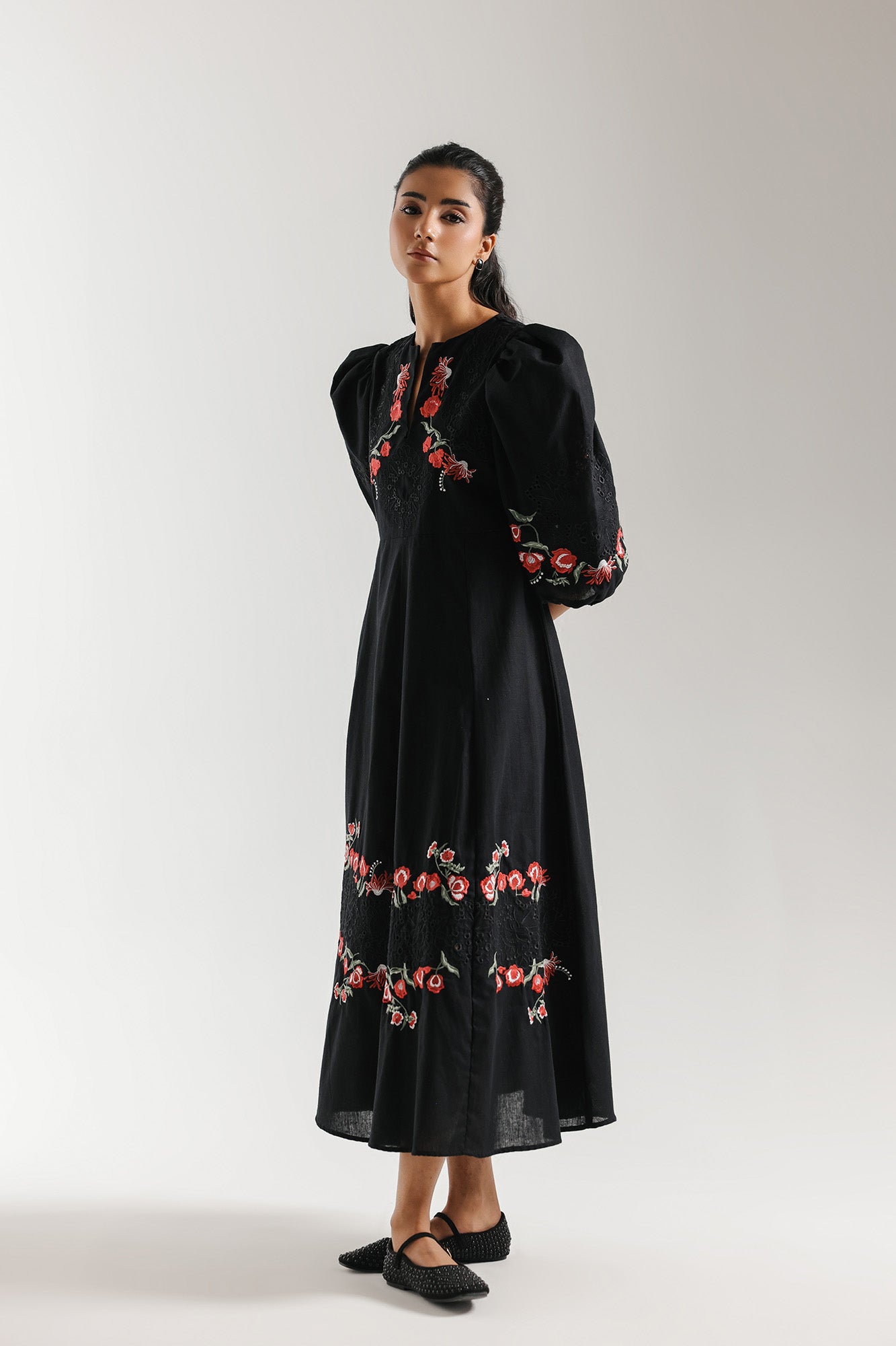 EMBROIDERED DRESS (E3191/108/902)