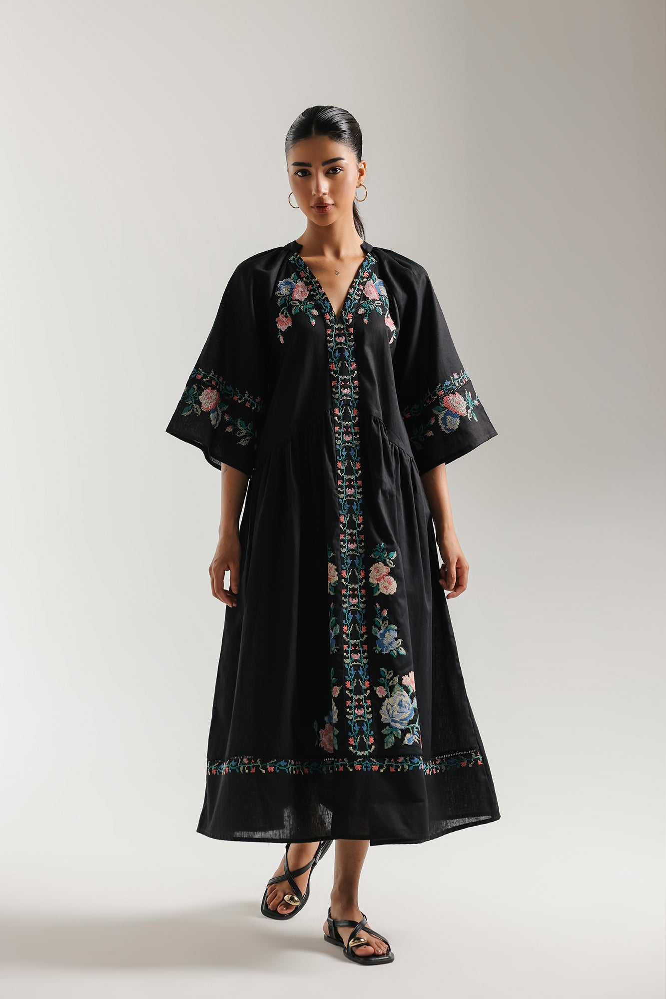 EMBROIDERED DRESS (E3313/108/901)