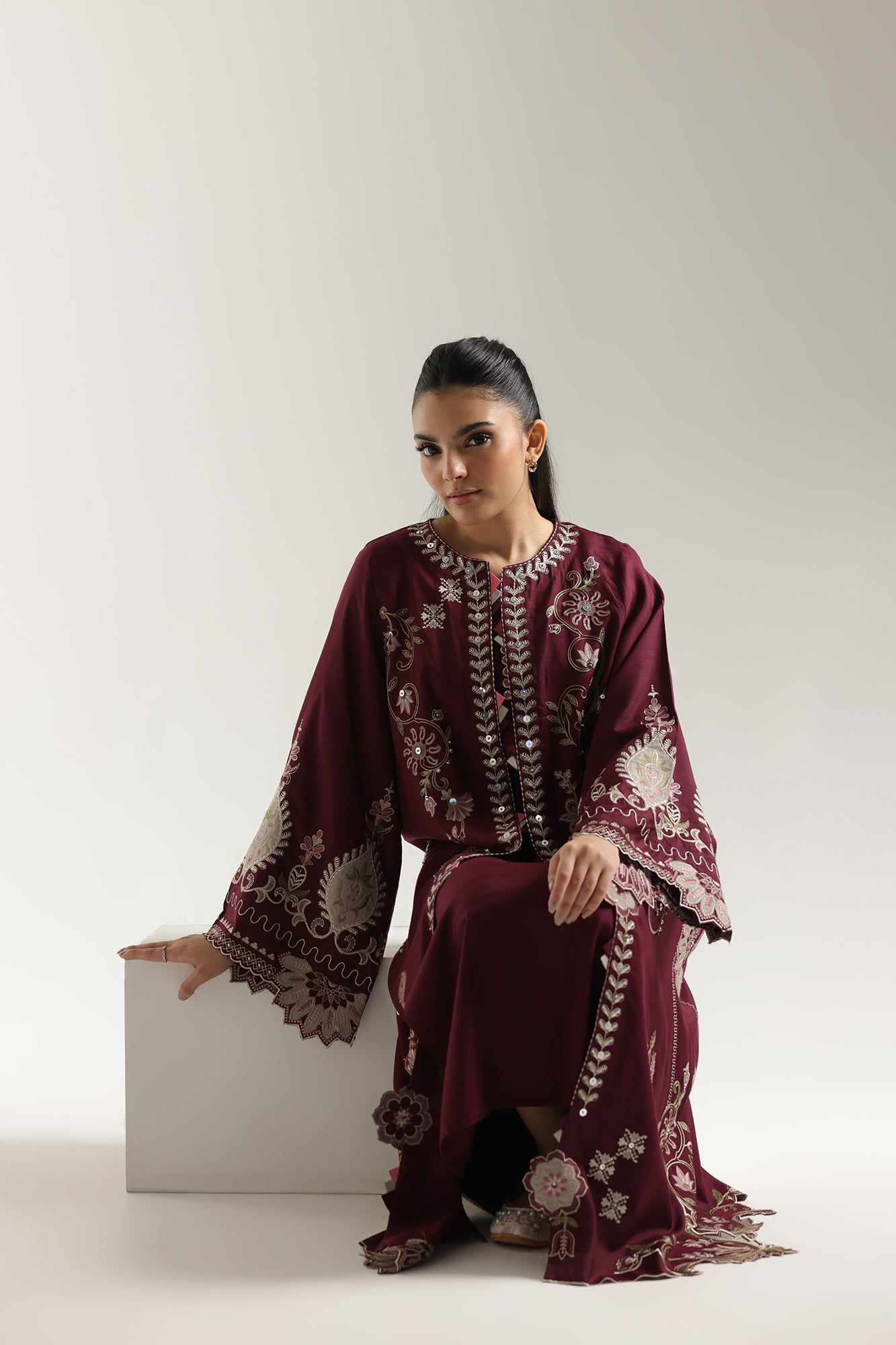 EMBROIDERED SUIT (E3659/103/403)