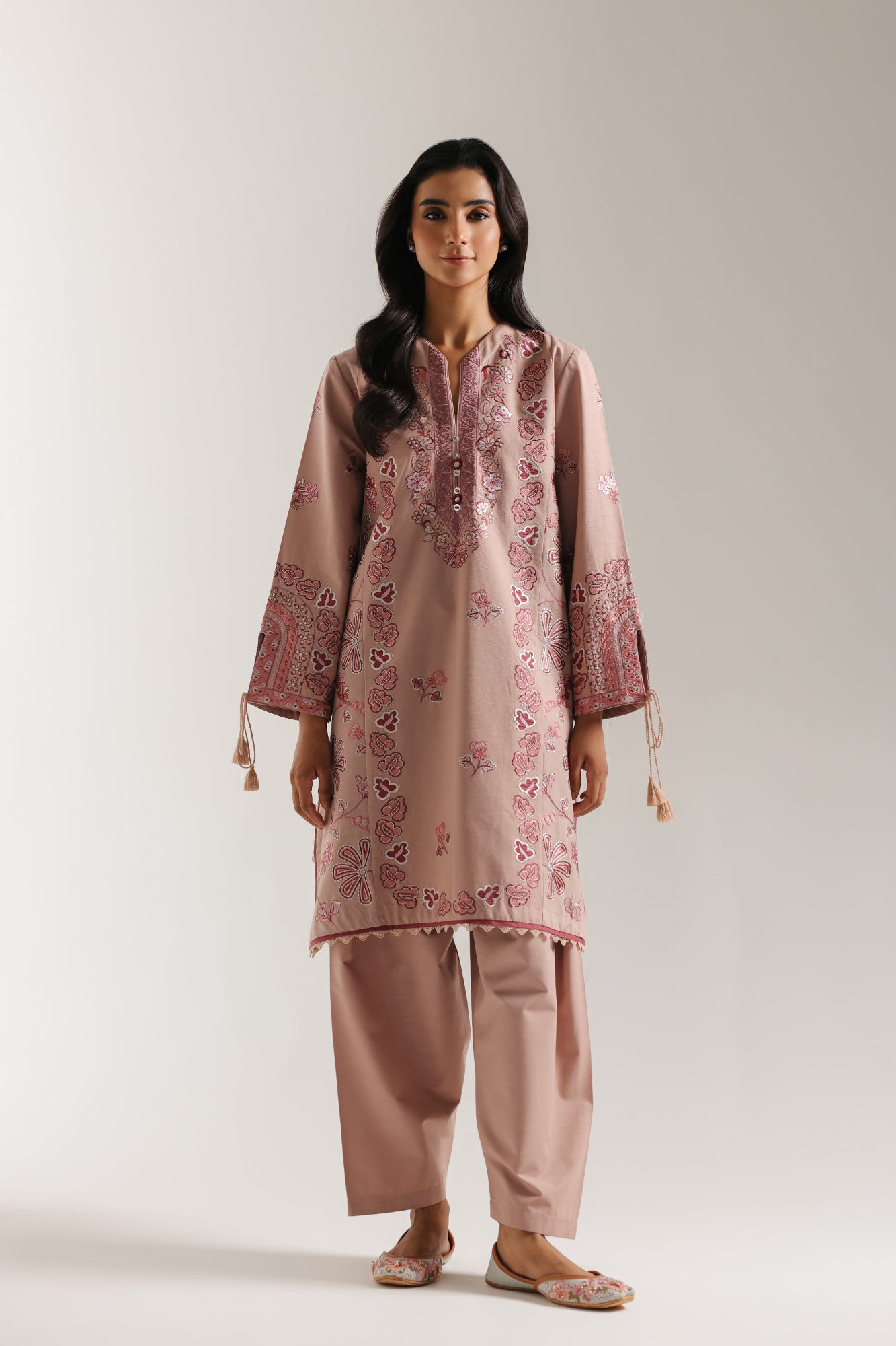 EMBROIDERED SUIT (E3678/103/808)