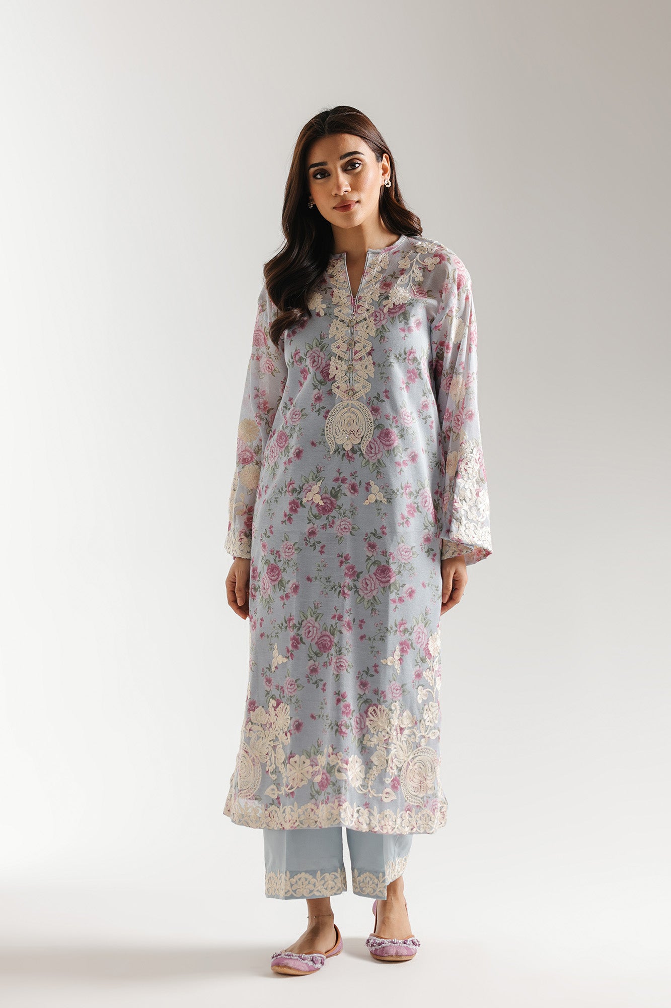 EMBROIDERED SUIT (c/636)