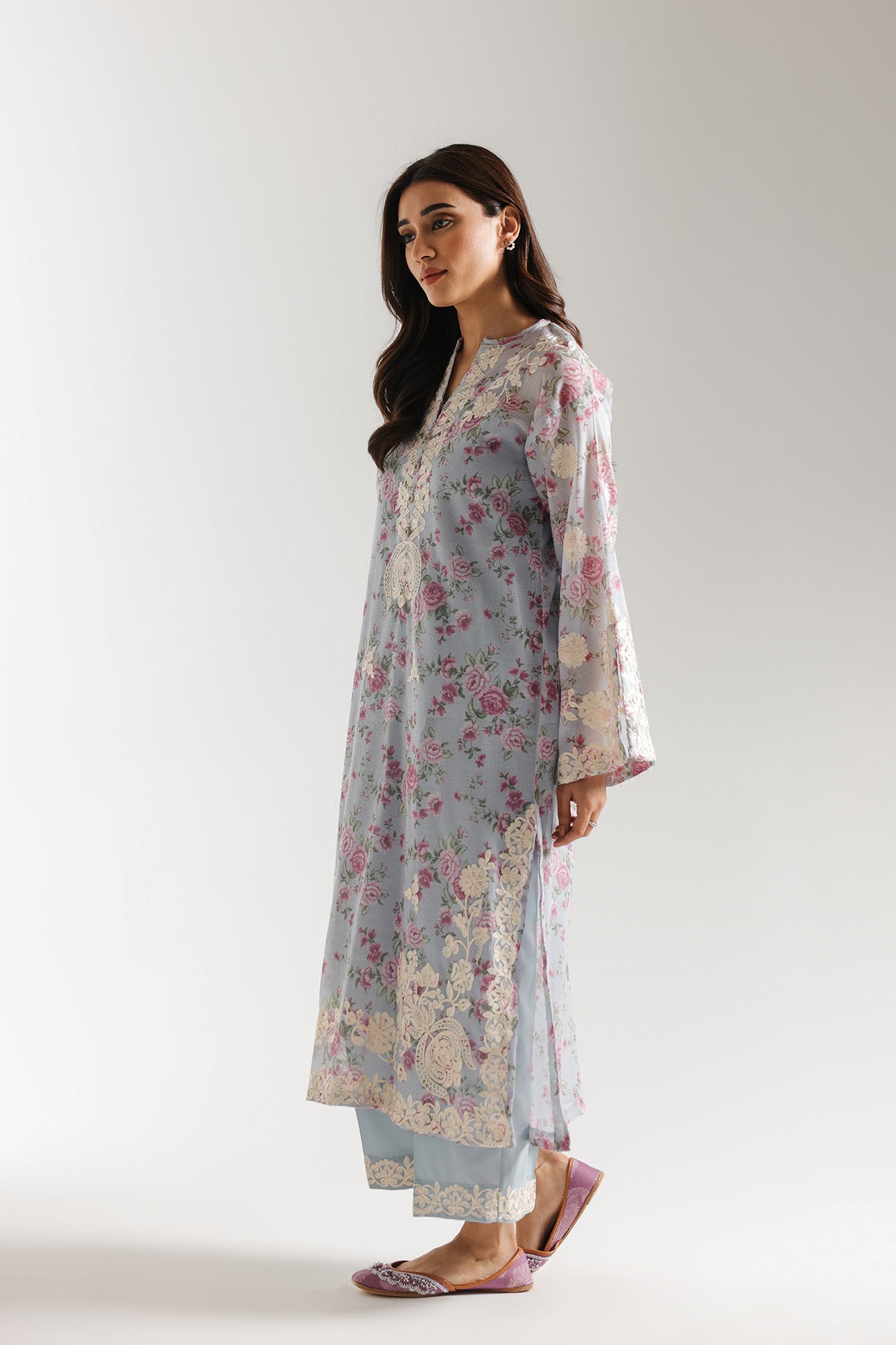 EMBROIDERED SUIT (c/636)
