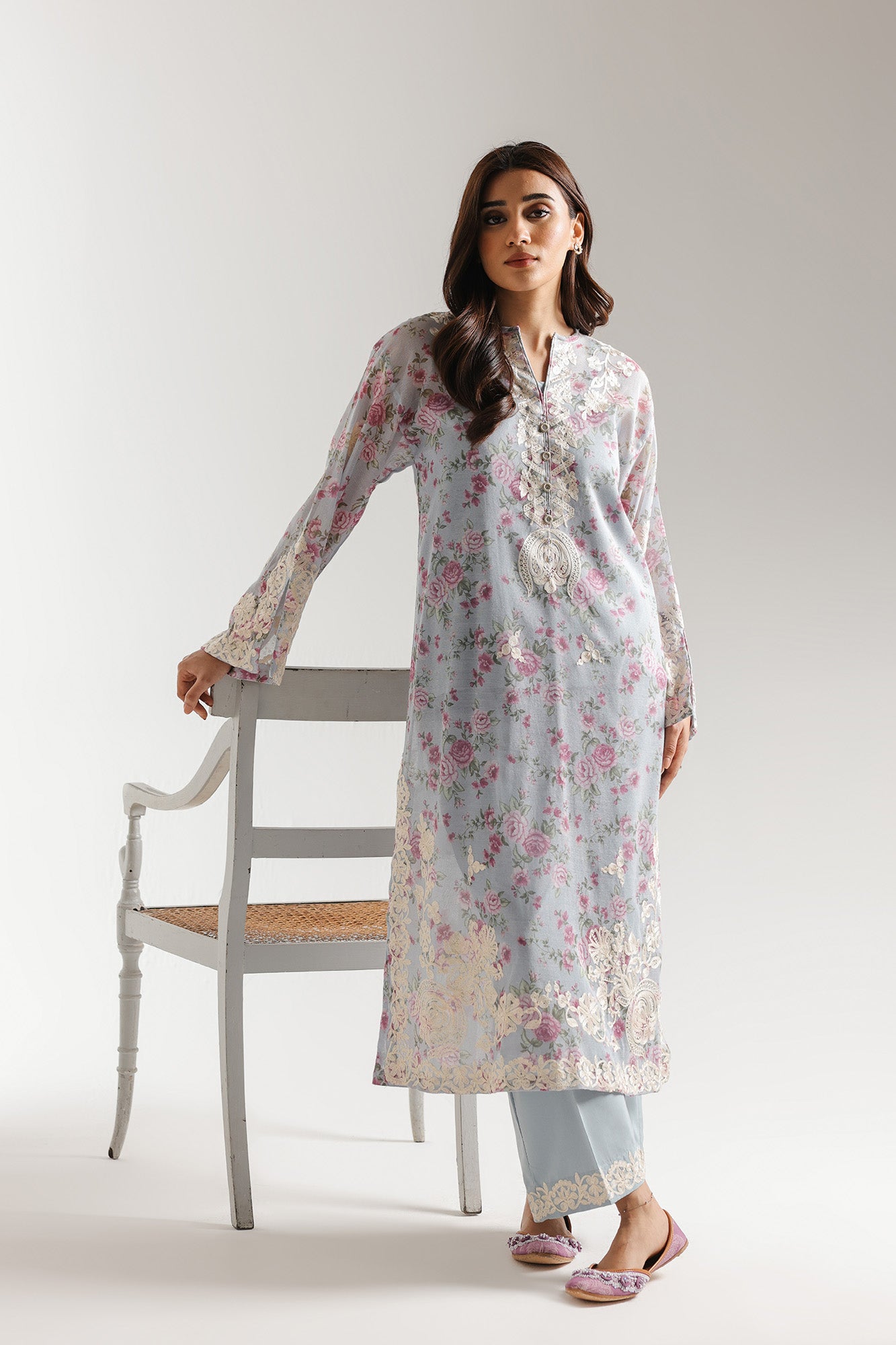 EMBROIDERED SUIT (c/636)