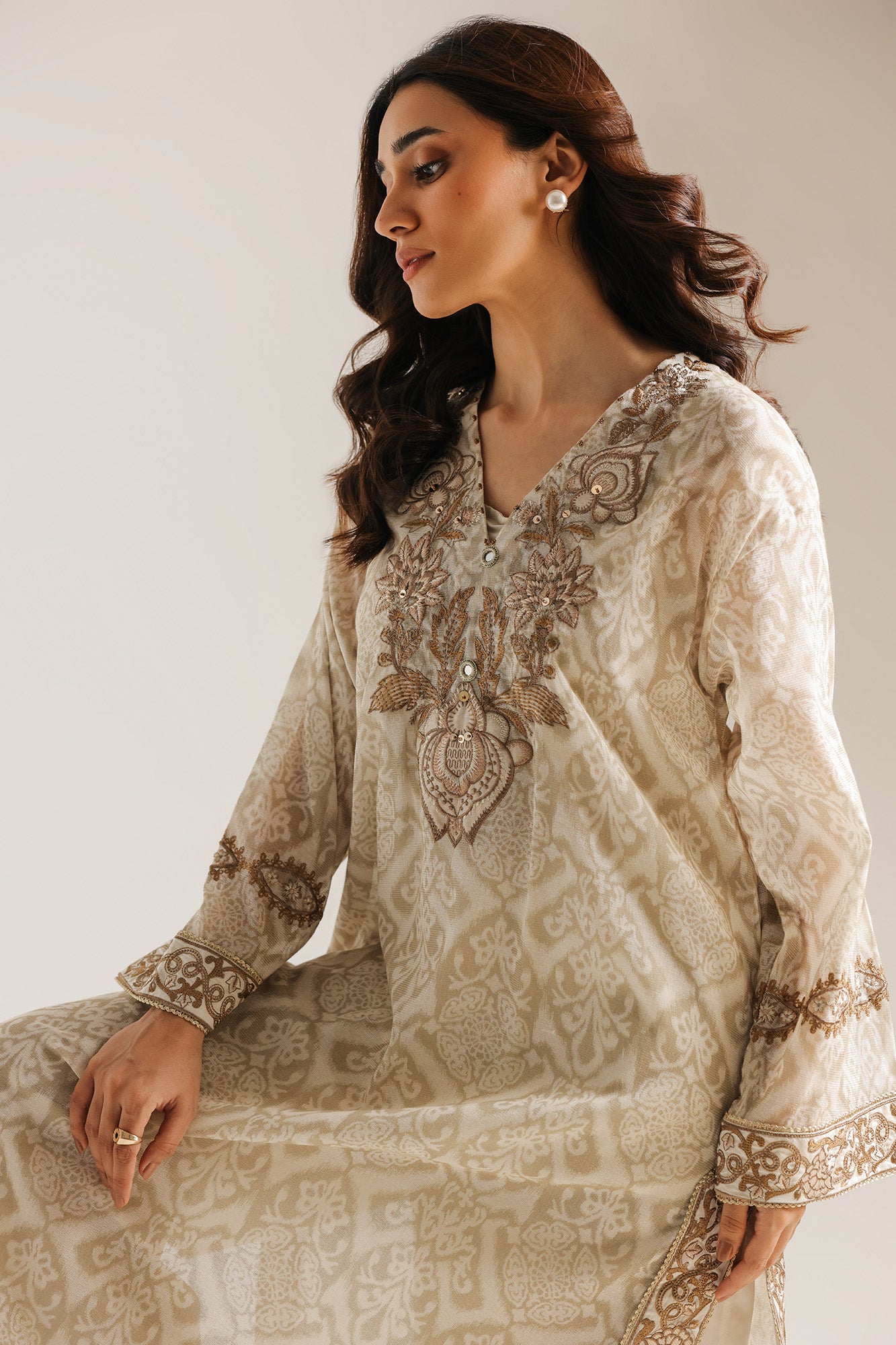 EMBROIDERED SUIT (E4002/103/817)