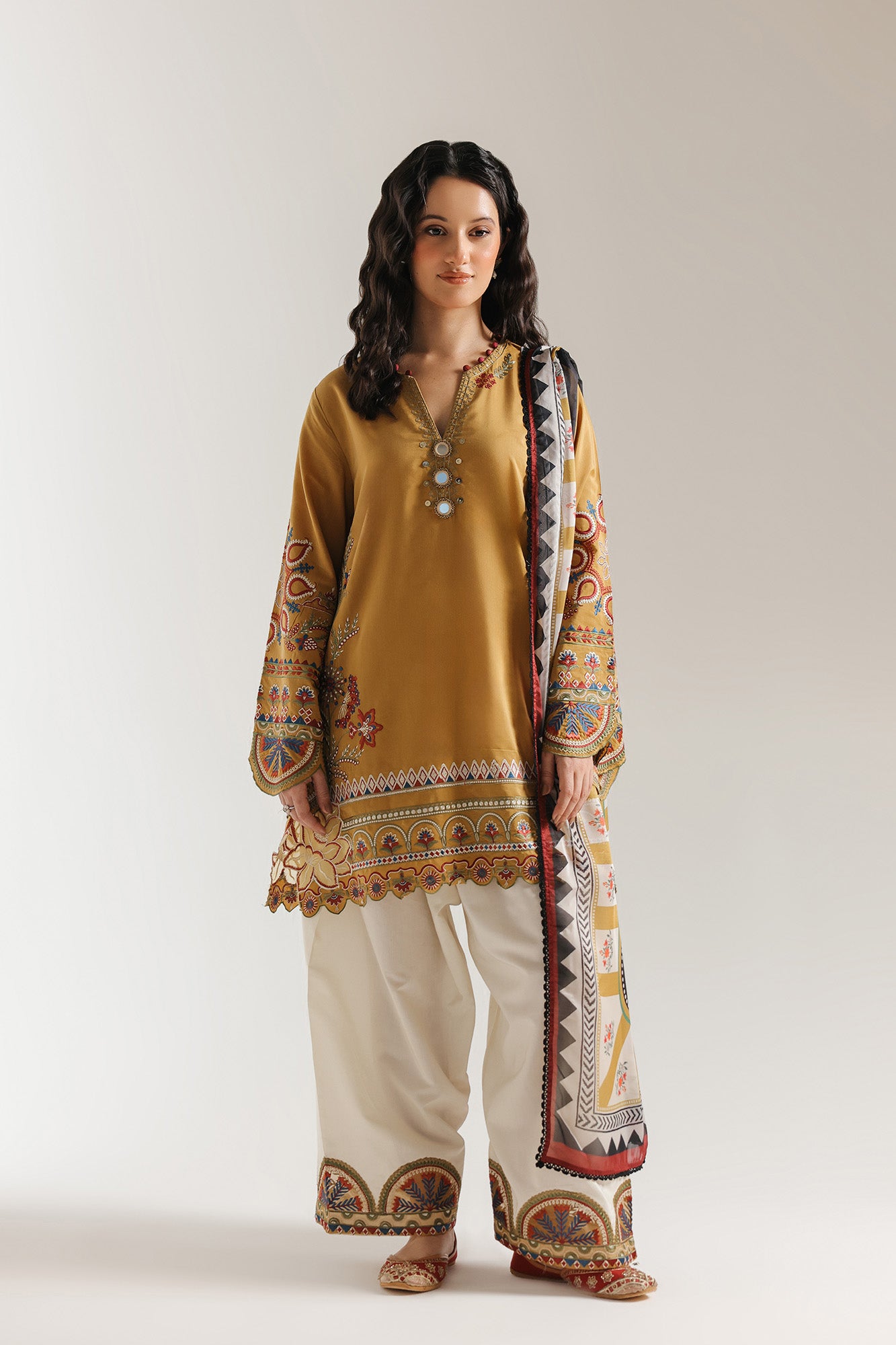EMBROIDERED SUIT (E4016/103/218)