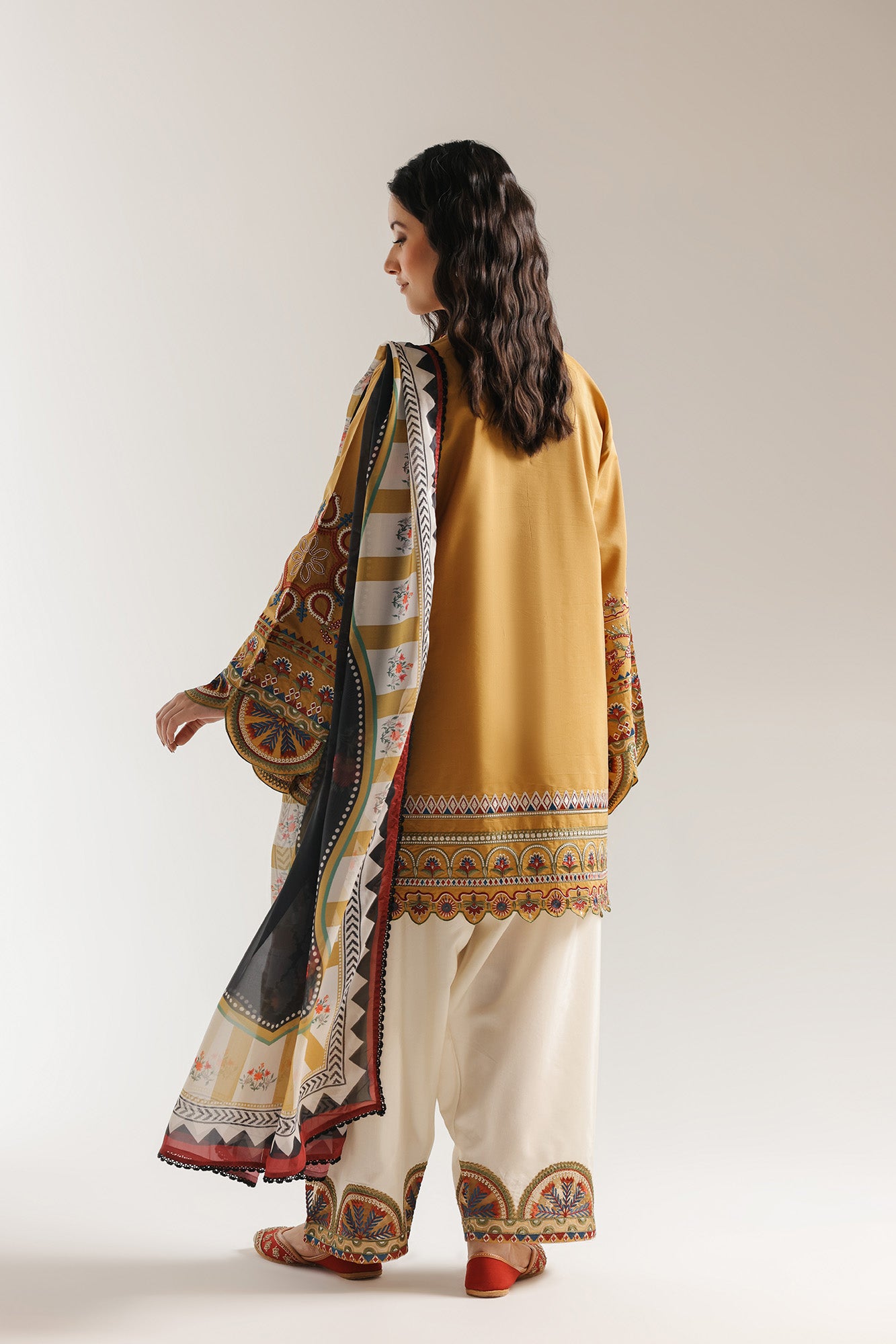EMBROIDERED SUIT (E4016/103/218)