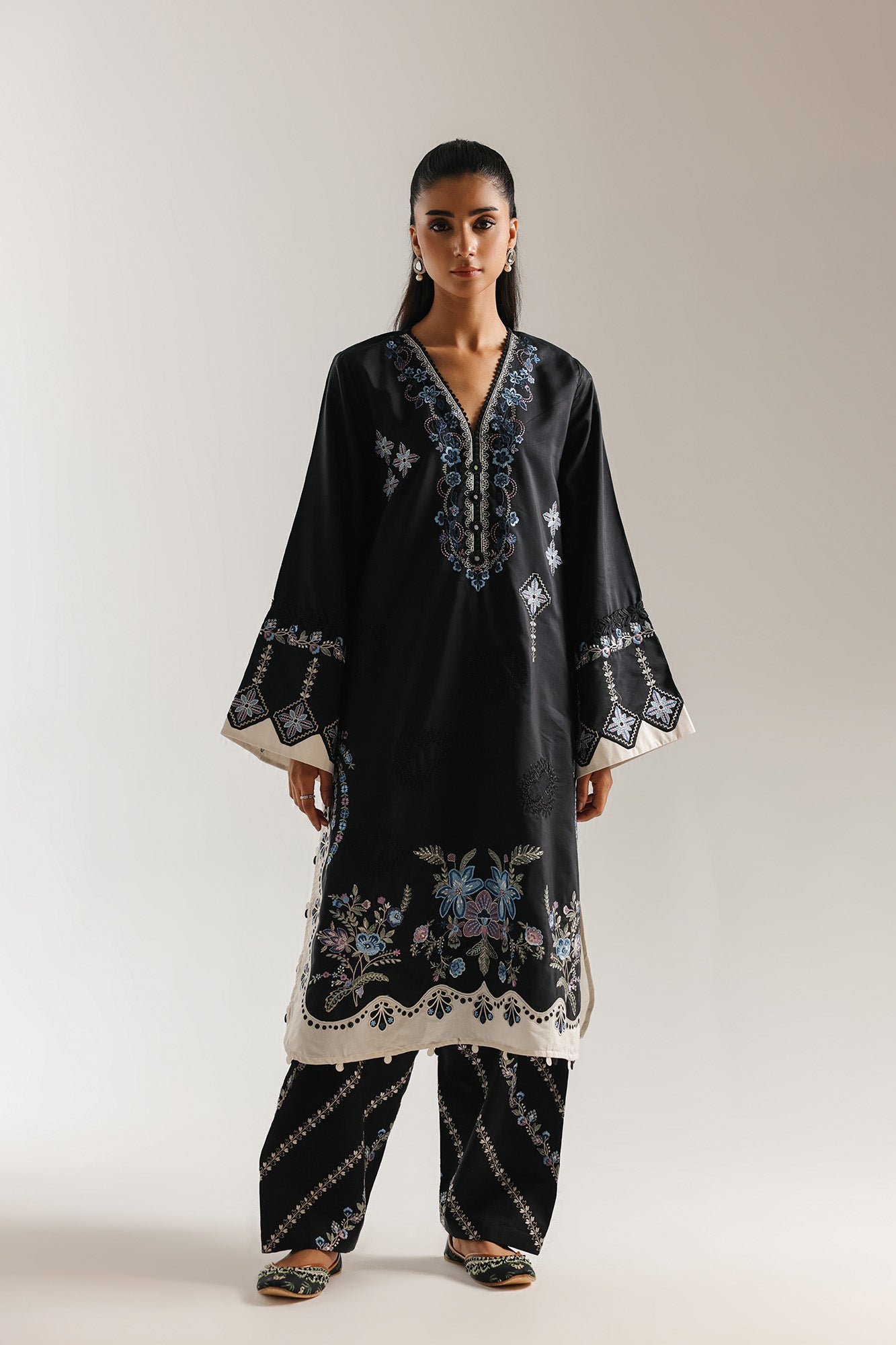 EMBROIDERED SUIT (E4019/103/902)