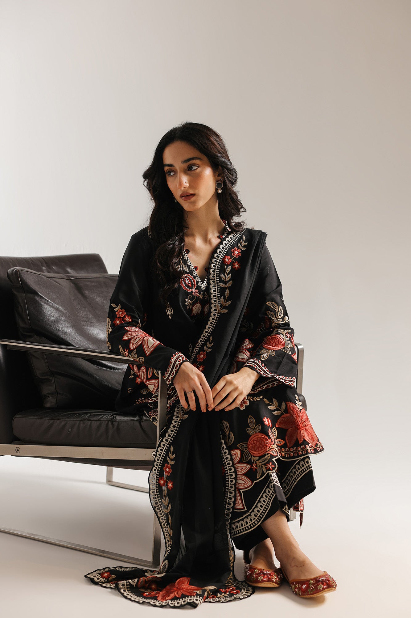 EMBROIDERED SUIT (E4020/103/902)