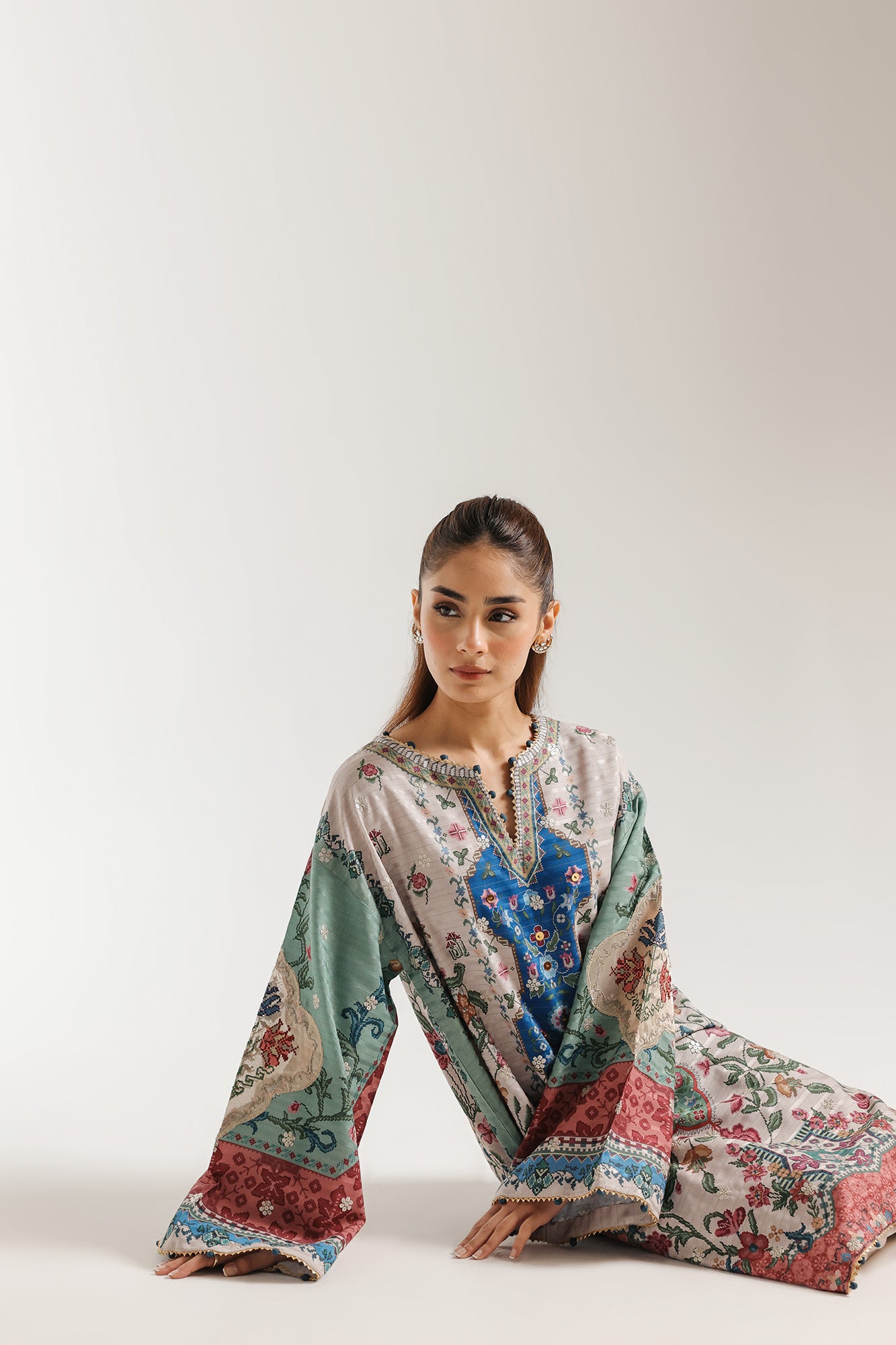 EMBROIDERED SUIT (E4035/103/817)