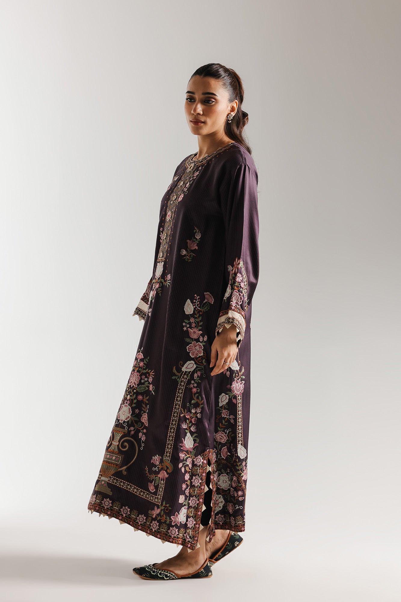 EMBROIDERED KAFTAN (E4038/103/518)